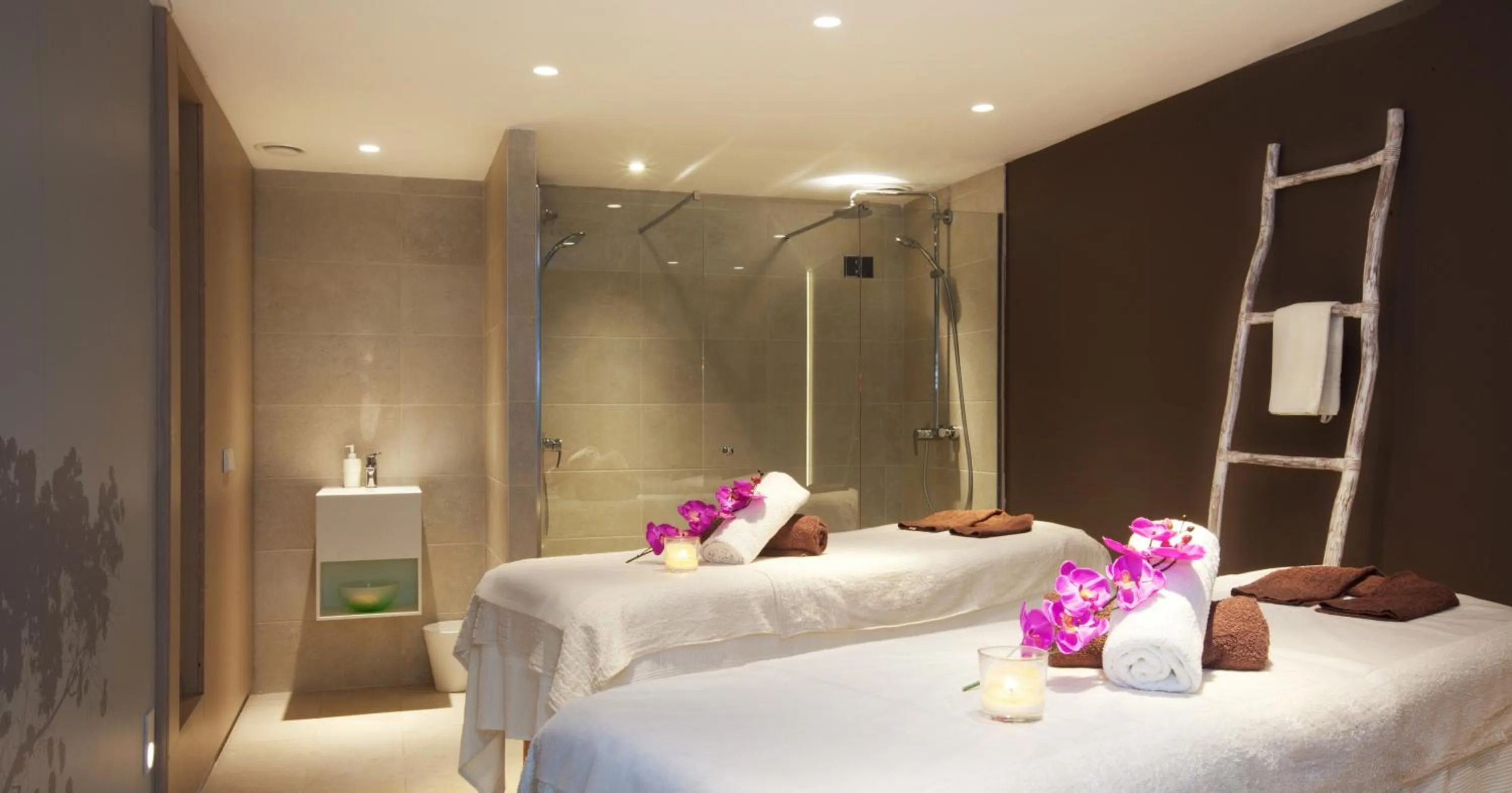 Massage, Bed in JS Palma Stay - Adults Only