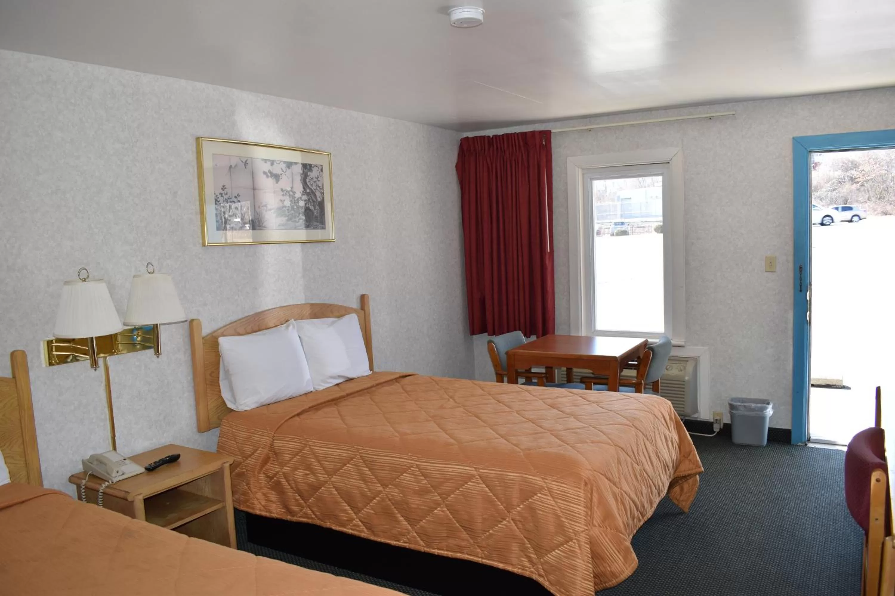 Bed in POCONO NIGHT LODGE