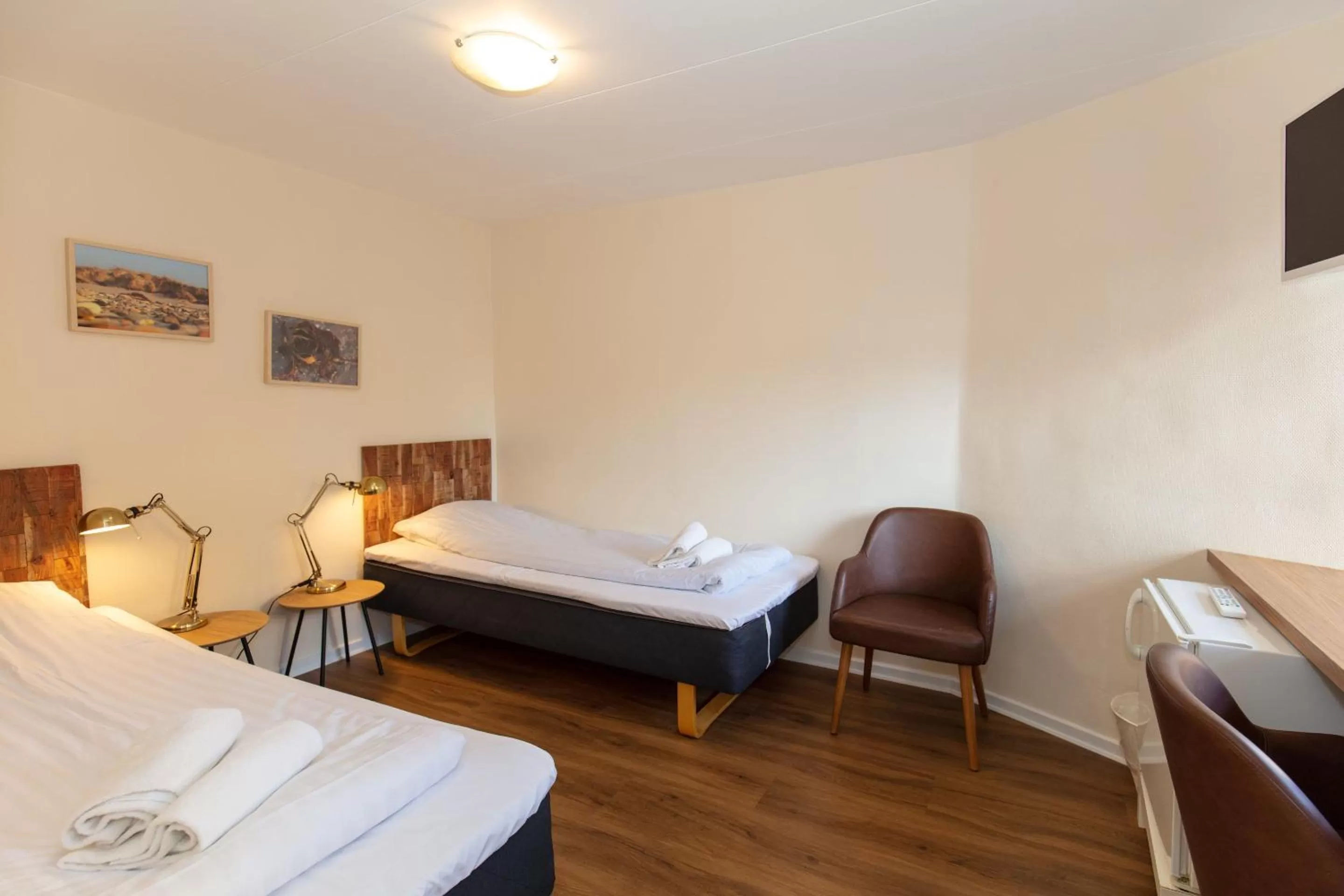 Bedroom, Bed in Foldens Hotel