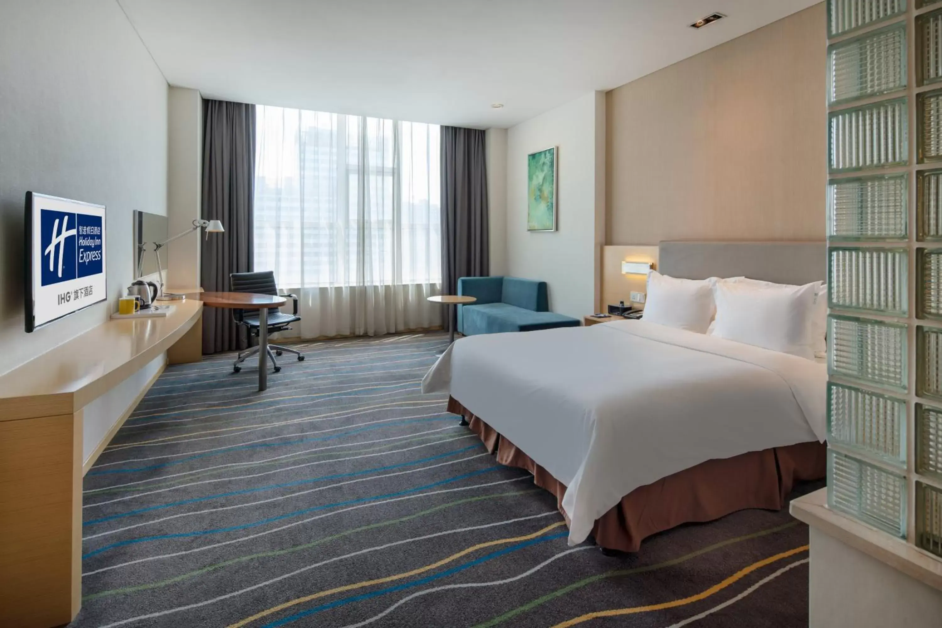 Standard Queen Room - Disability Access in Holiday Inn Express Luoyang City Center by IHG Standard Queen Room - Disability Access in Holiday Inn Express Luoyang City Center by IHG