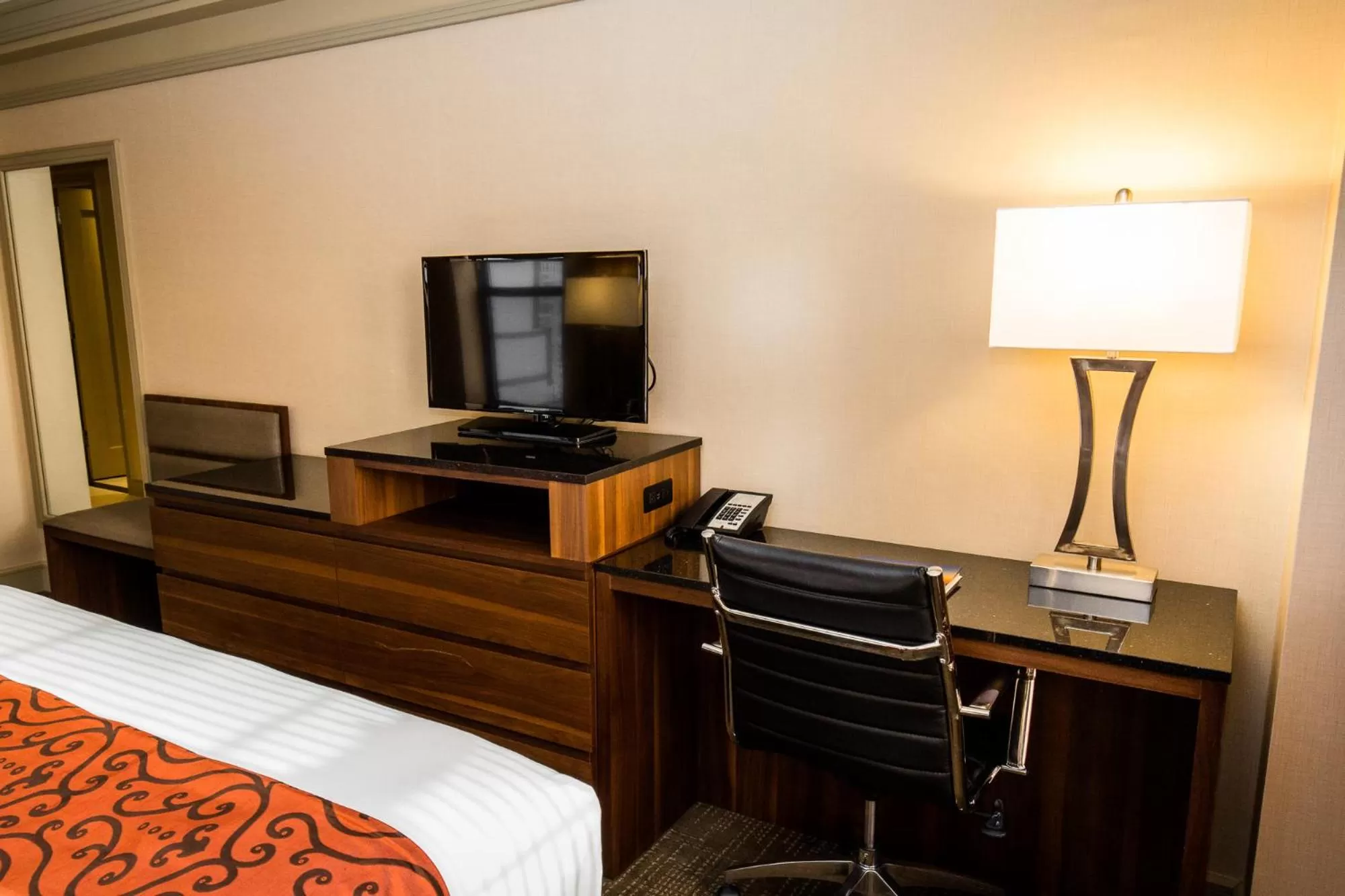 TV and multimedia, Bed in The Belvedere Hotel