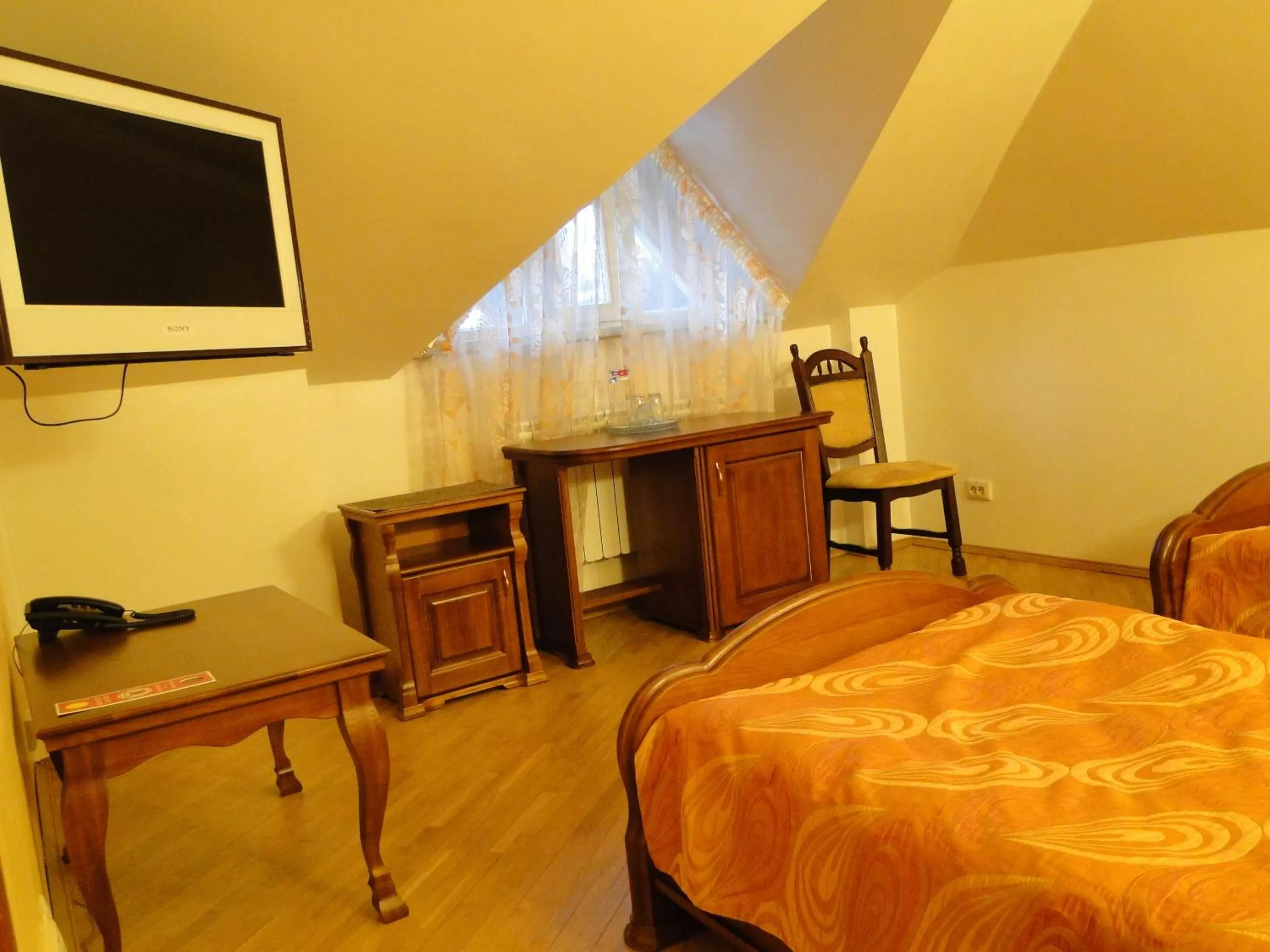 Day, Bed in Red Stone