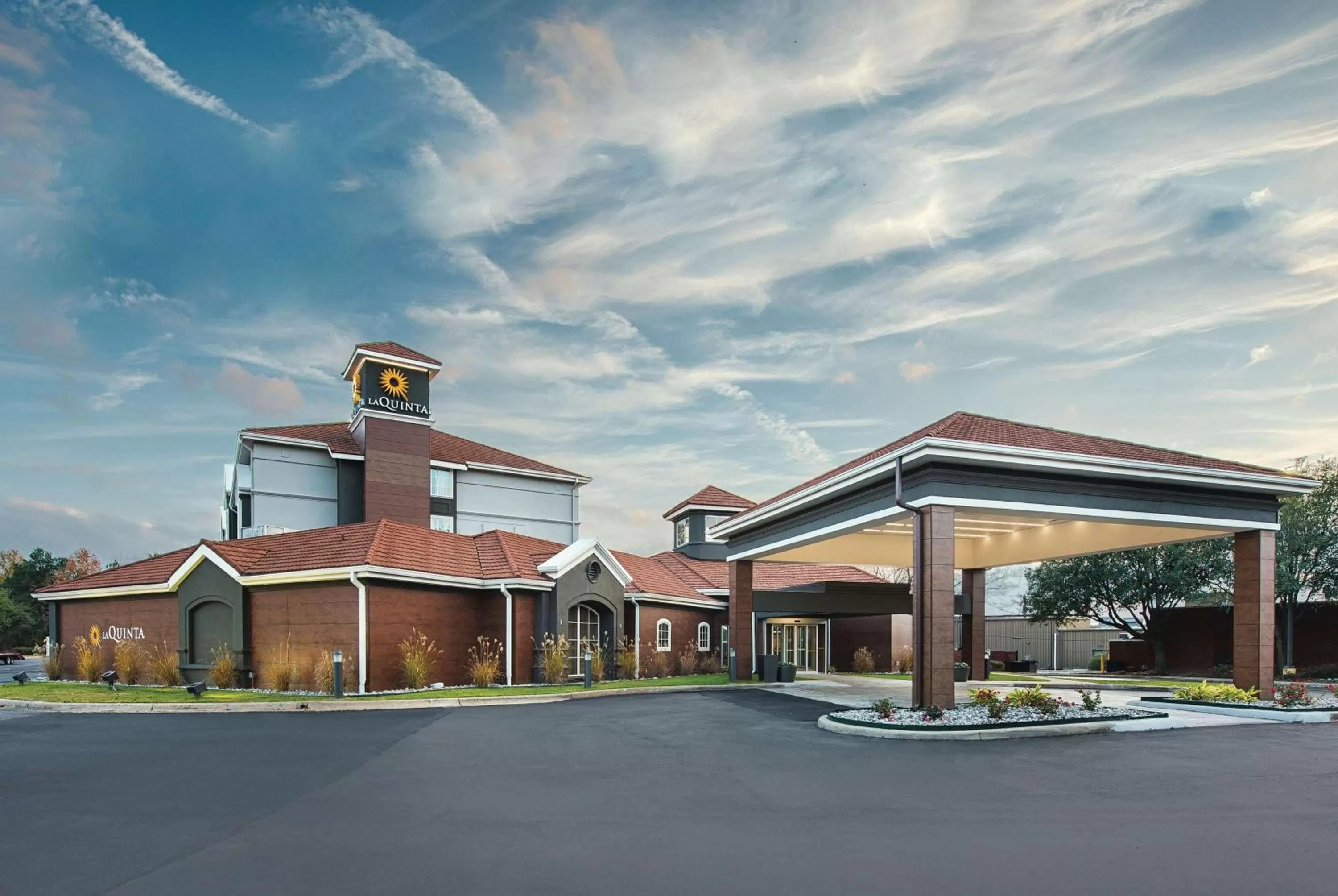 Property building in La Quinta by Wyndham Shreveport Airport