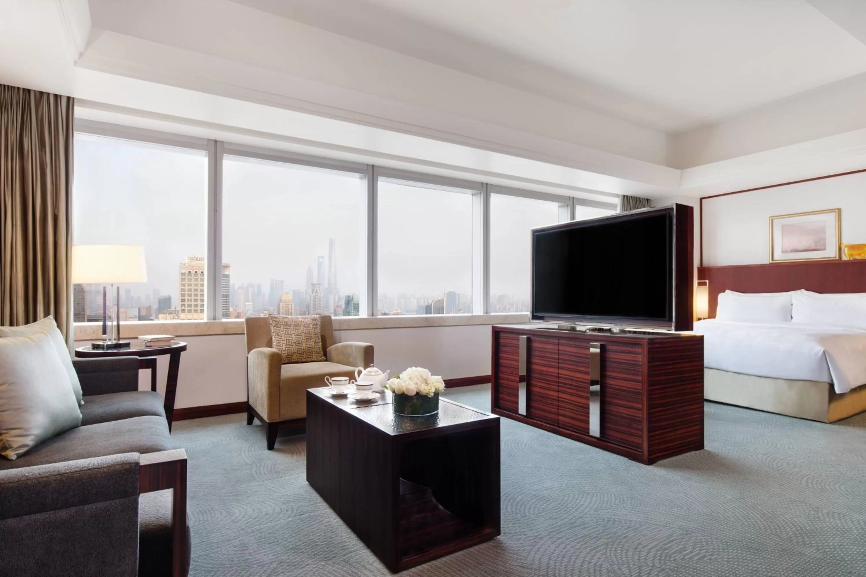 Photo of the whole room, Bed in JW Marriott Shanghai at Tomorrow Square