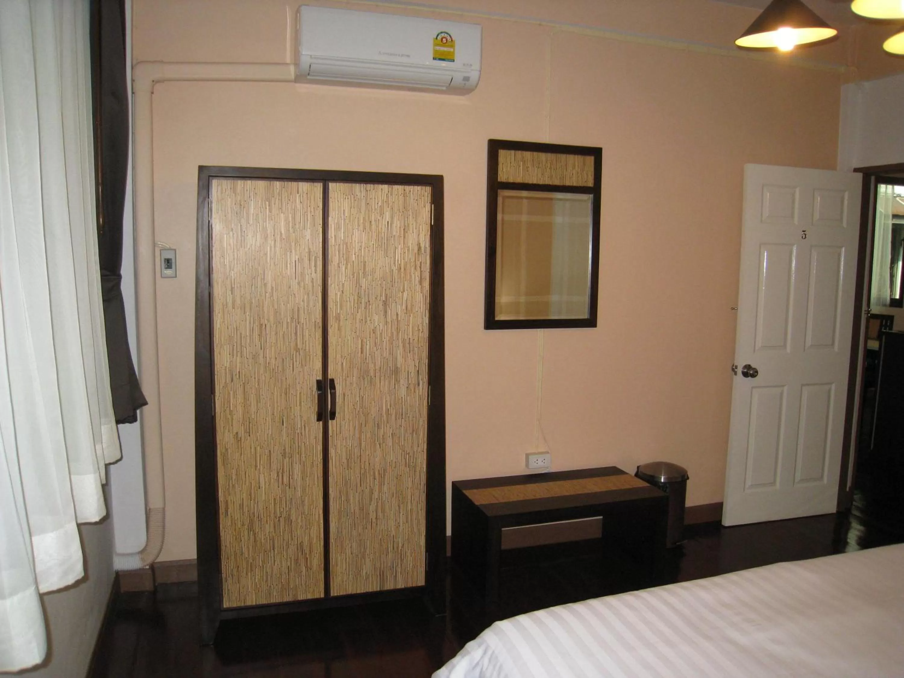 Decorative detail, Bed in Baan Glang Soi