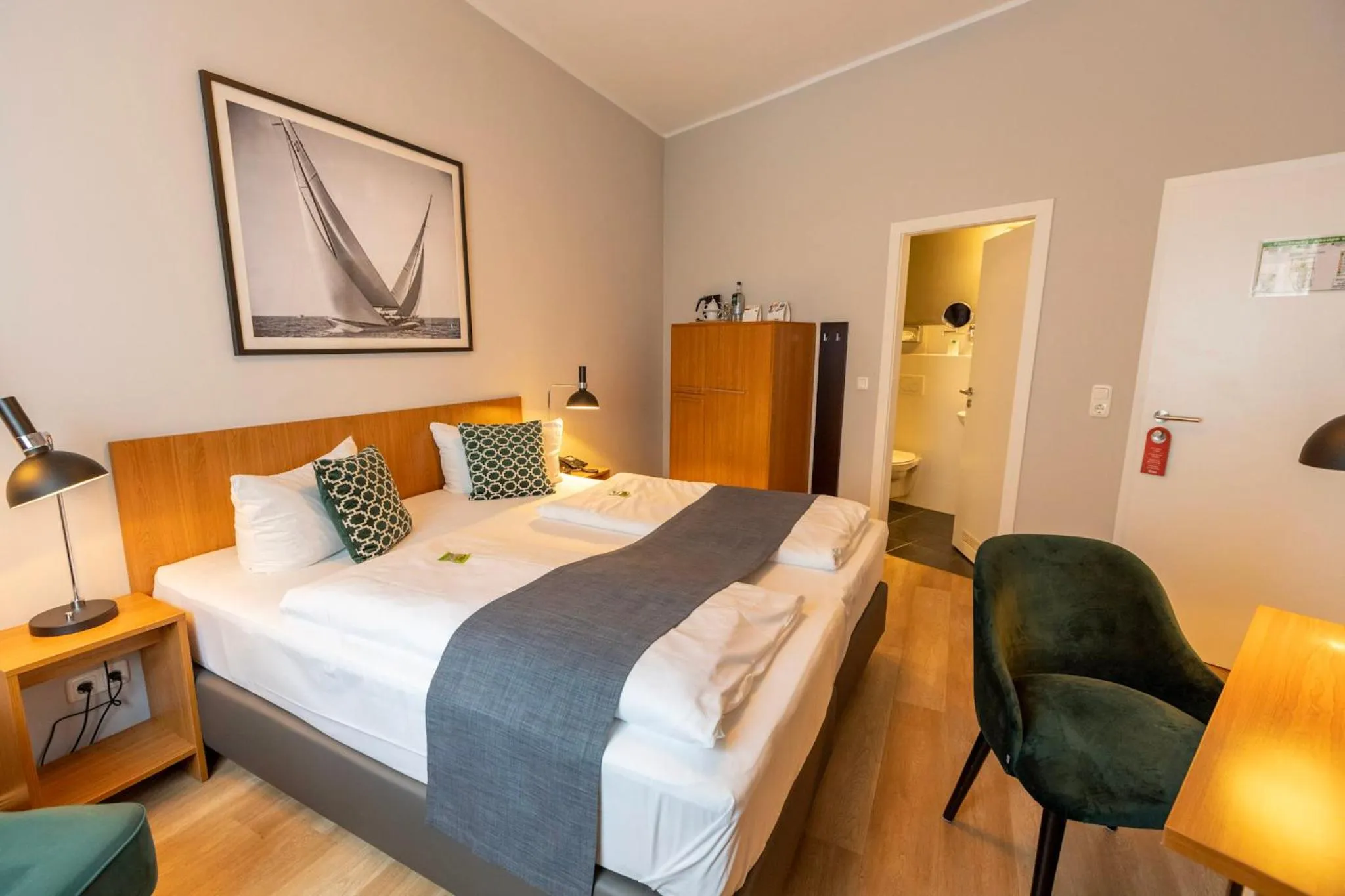 Bedroom, Bed in Comfort Hotel tom Kyle