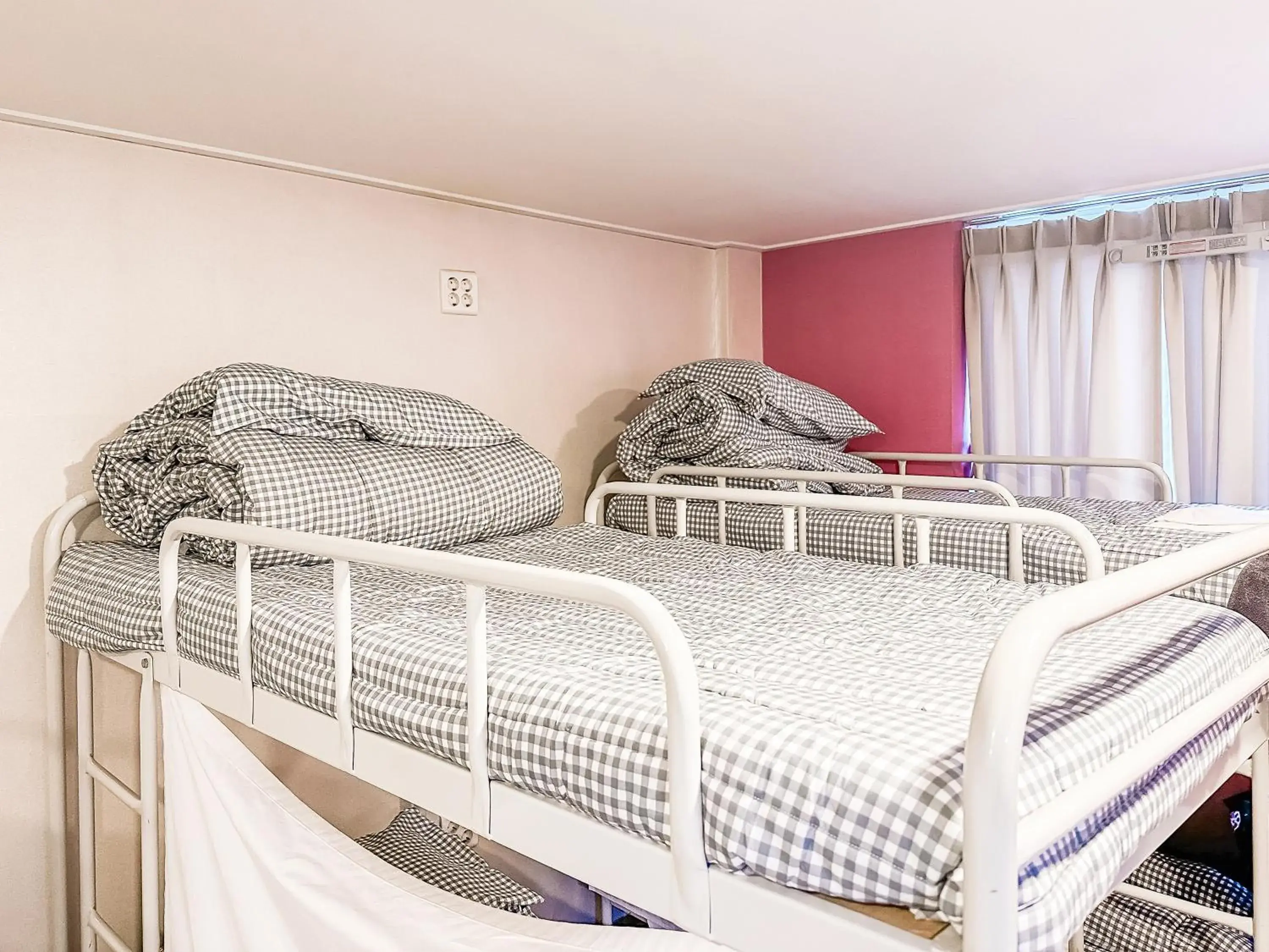 Bunk Bed in Male Dormitory Room in Dongseongro ZERO guesthouse Bunk Bed in Male Dormitory Room in Dongseongro ZERO guesthouse