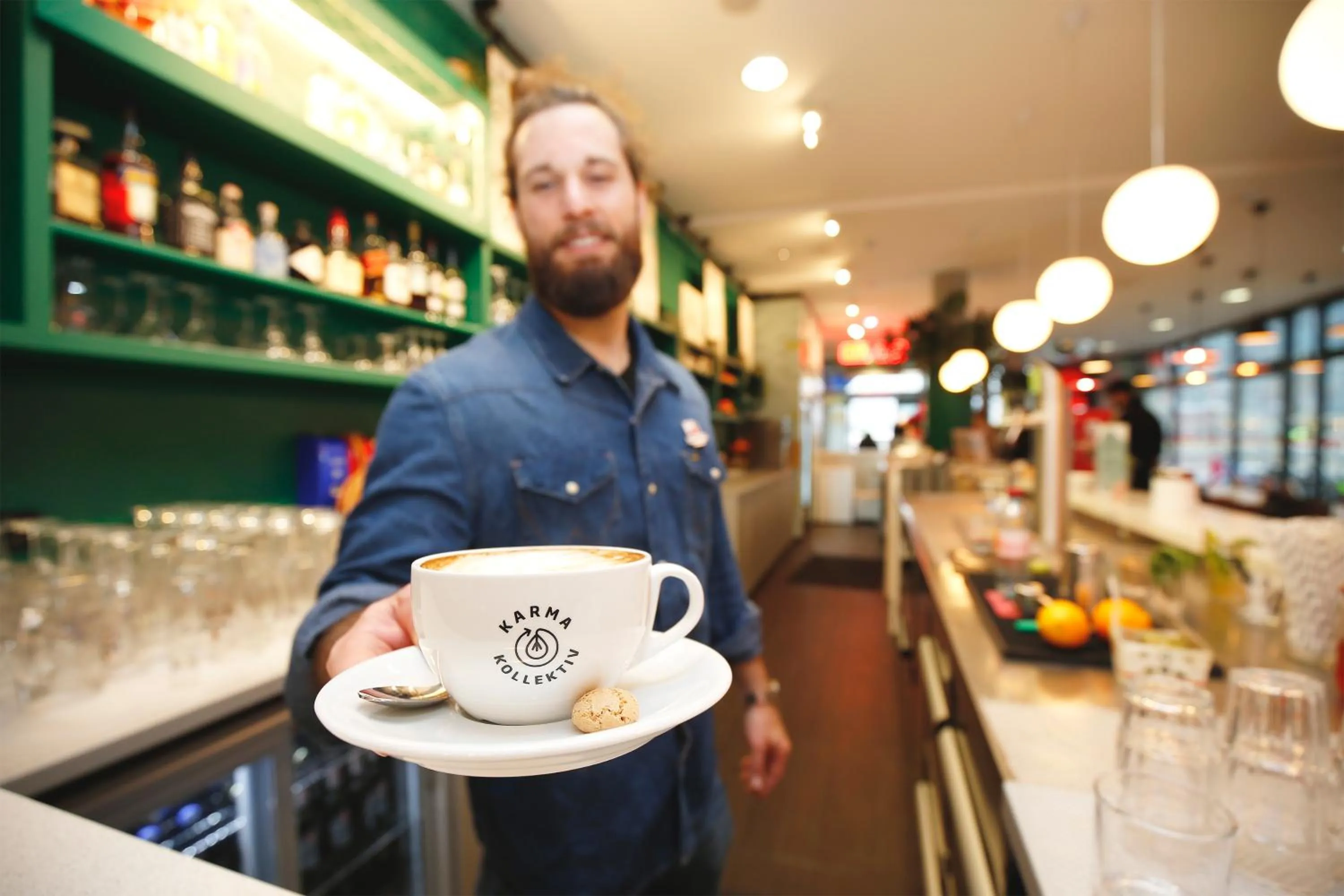 Lounge or bar in MEININGER Hotel Berlin Hauptbahnhof