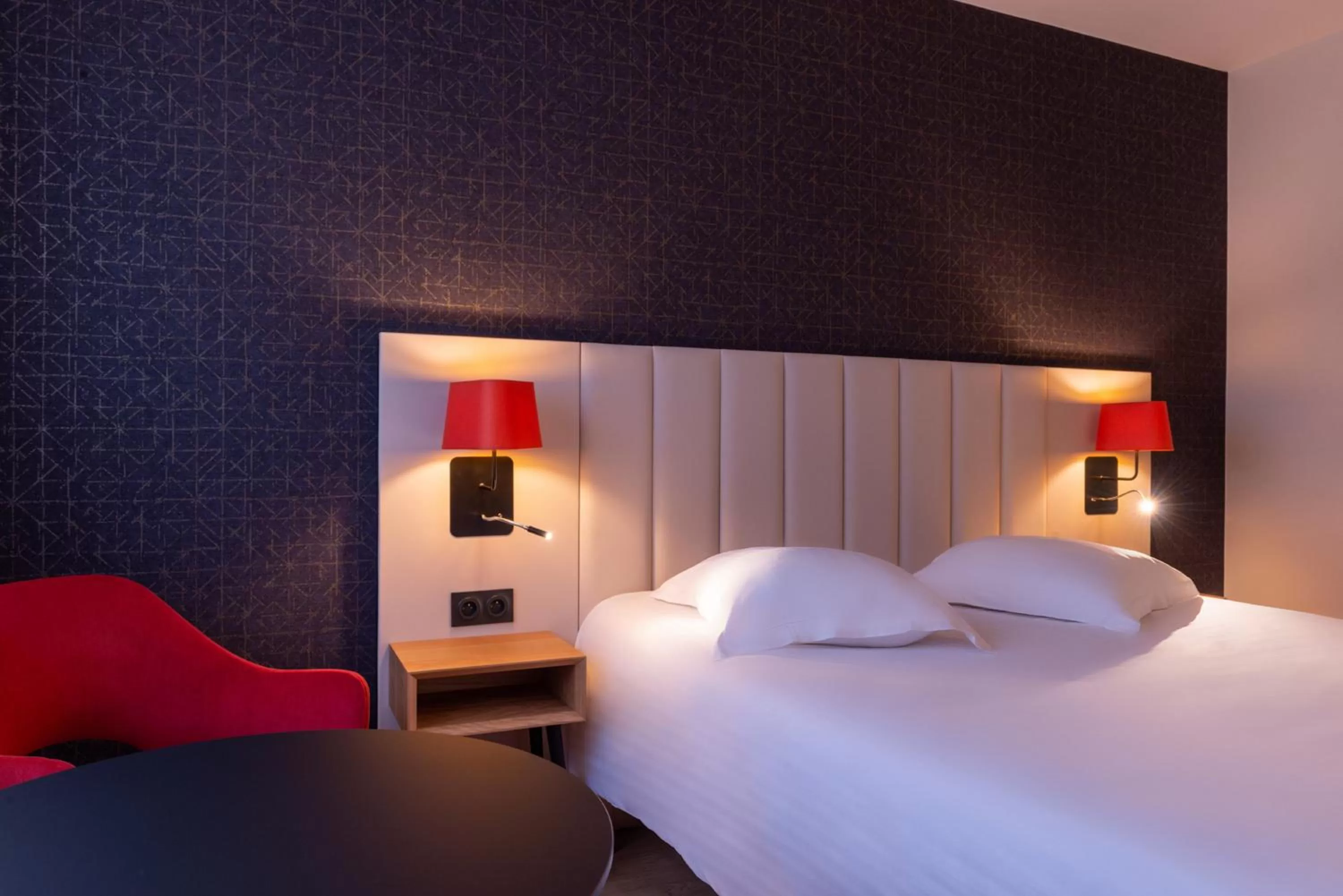 Bedroom, Bed in L'Amirauté Brest