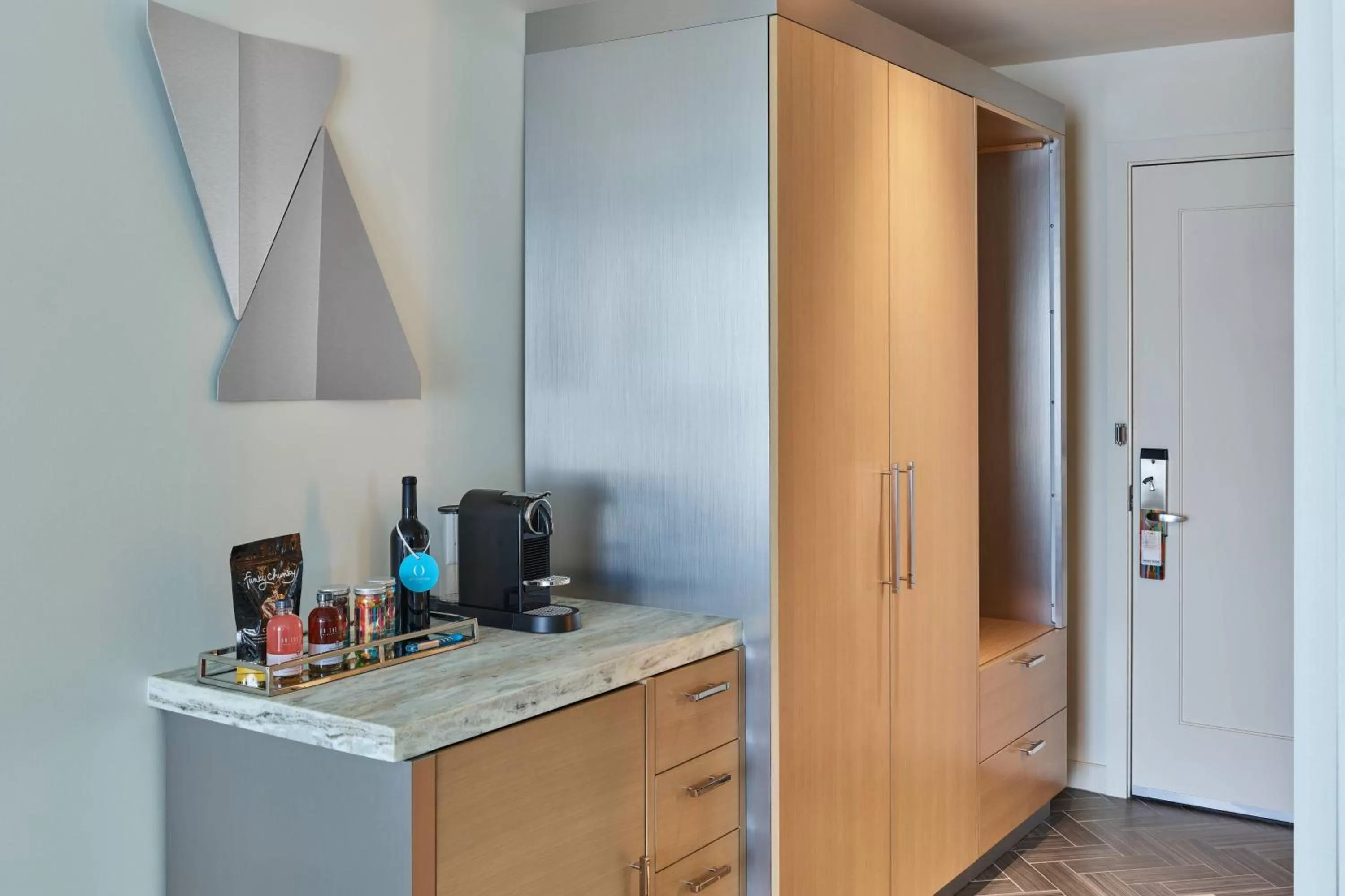 Photo of the whole room in Art Ovation Hotel, Autograph Collection