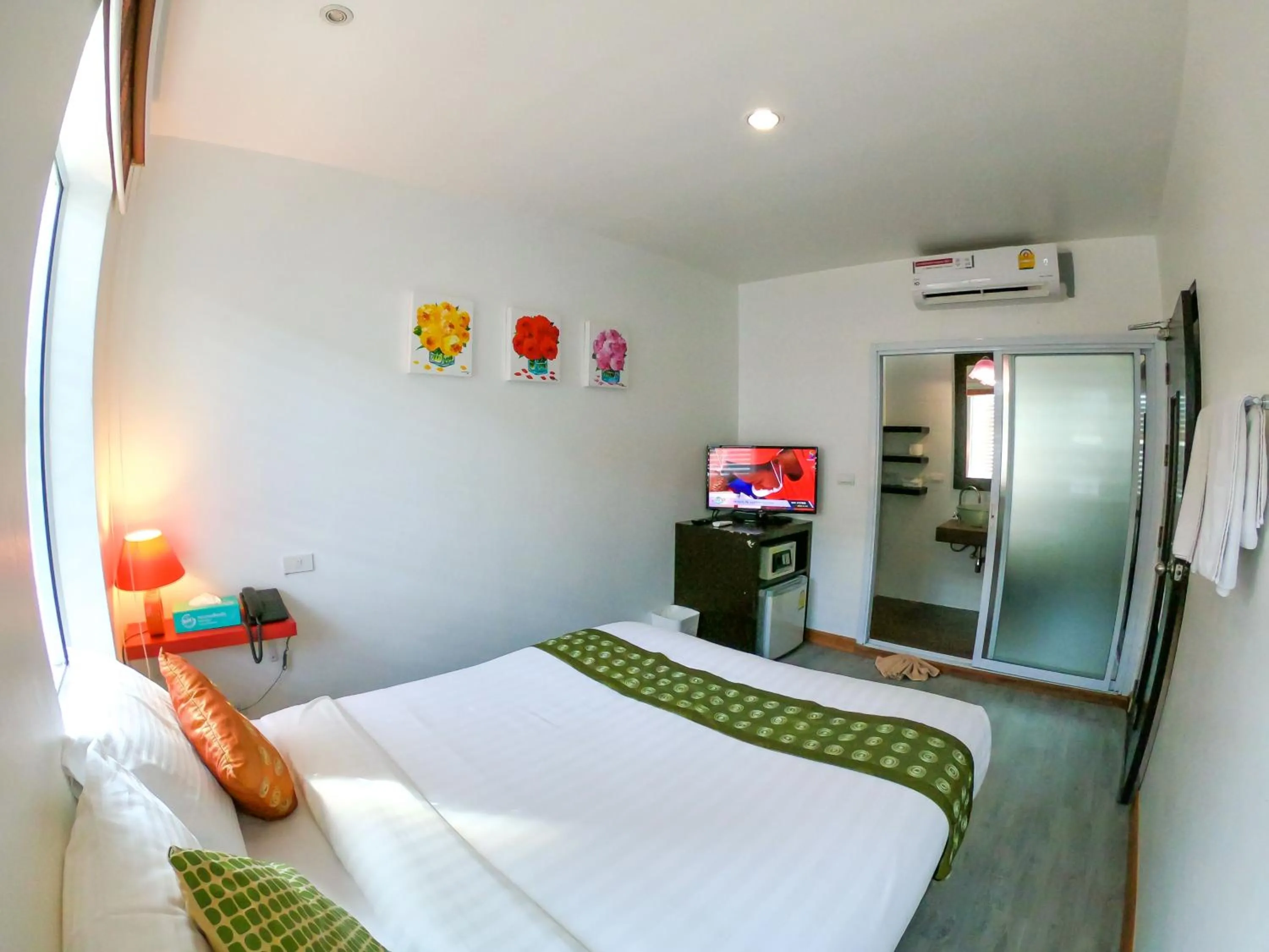 Photo of the whole room, Bed in Queen Boutique Hotel Chaweng