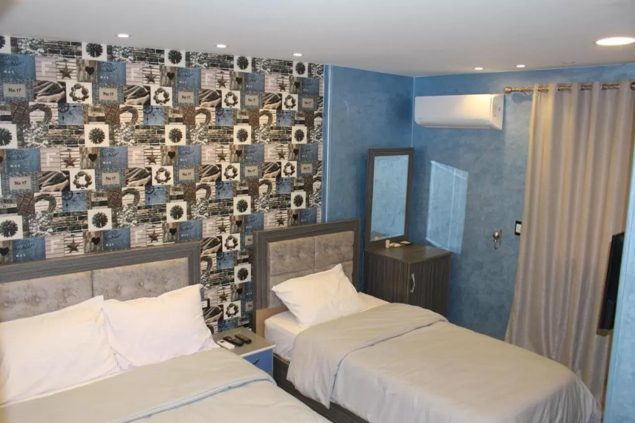 Bed in Hostel Sunset Down town