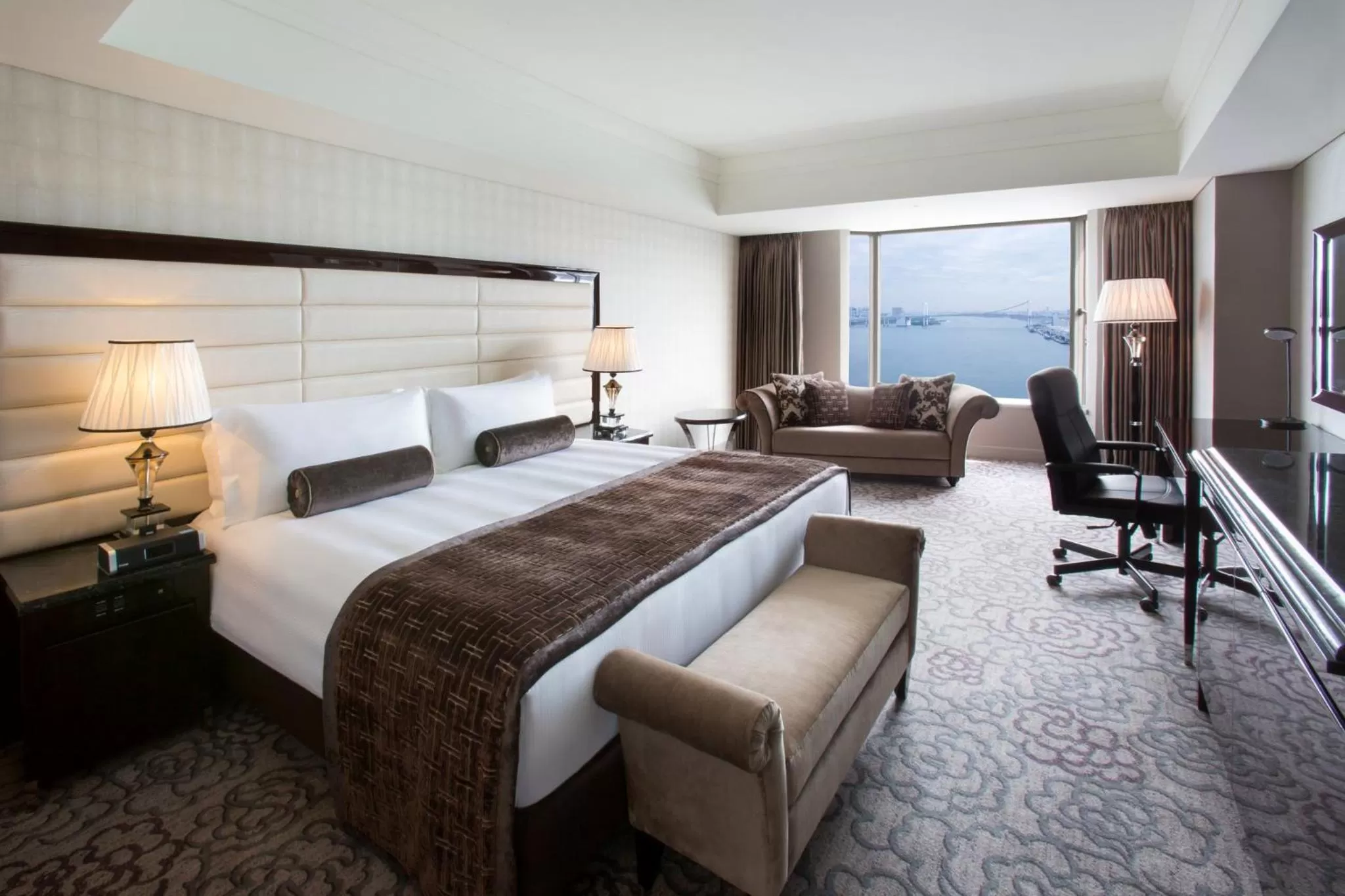 Photo of the whole room, Bed in InterContinental Tokyo Bay by IHG