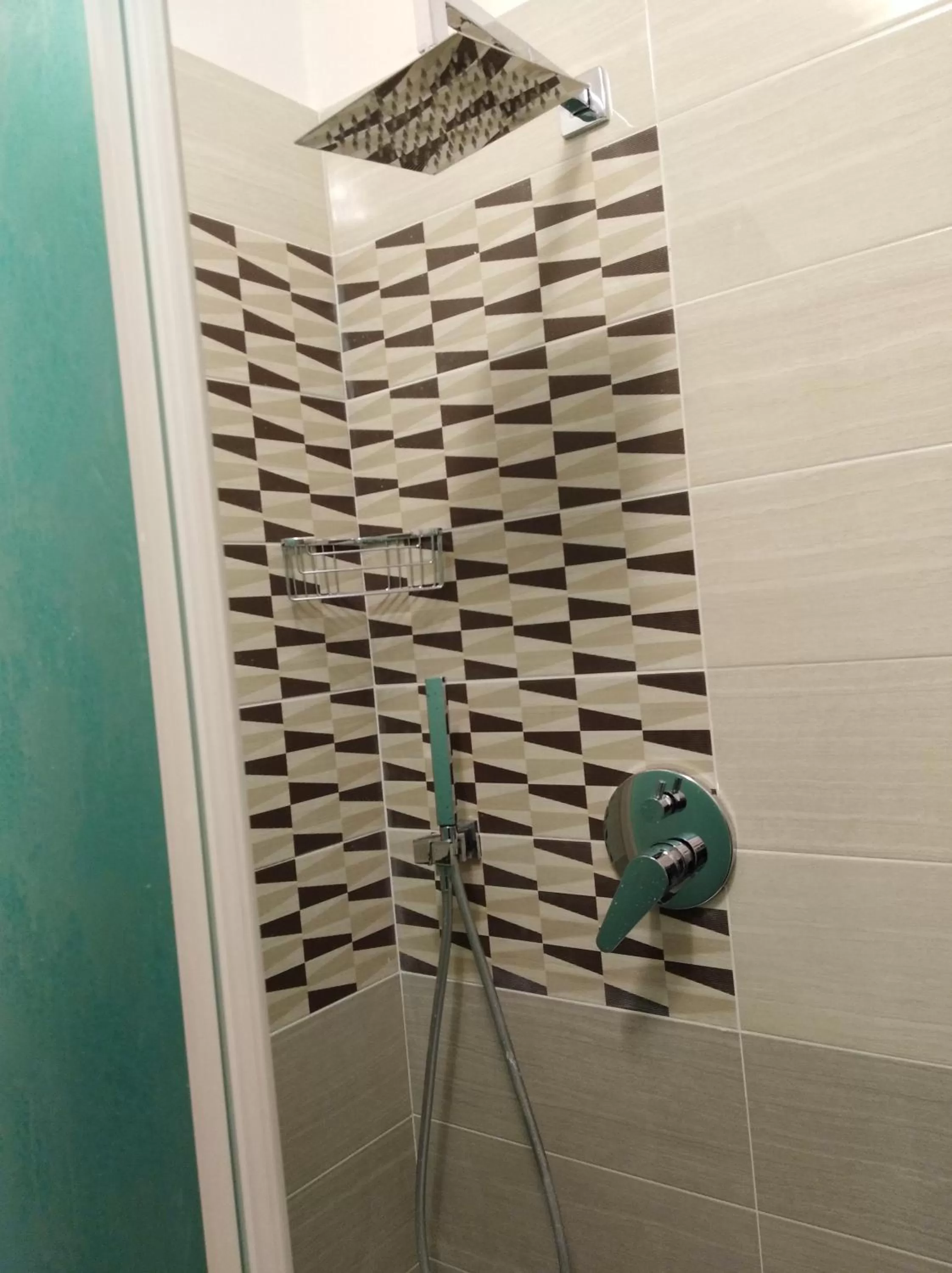 Shower in DomuS al Corso B&B