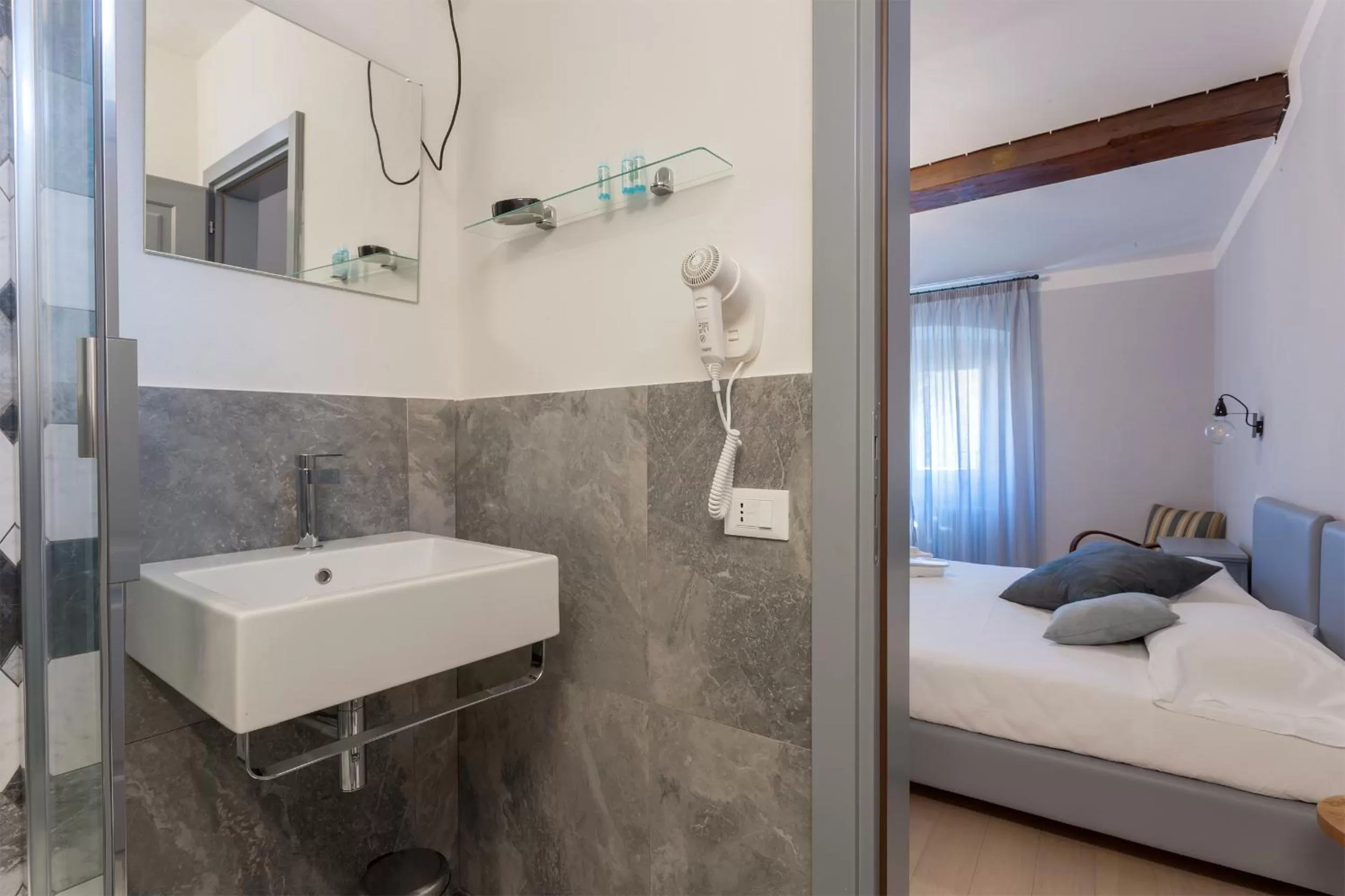 Bathroom, Bed in Santo Spirito Venti