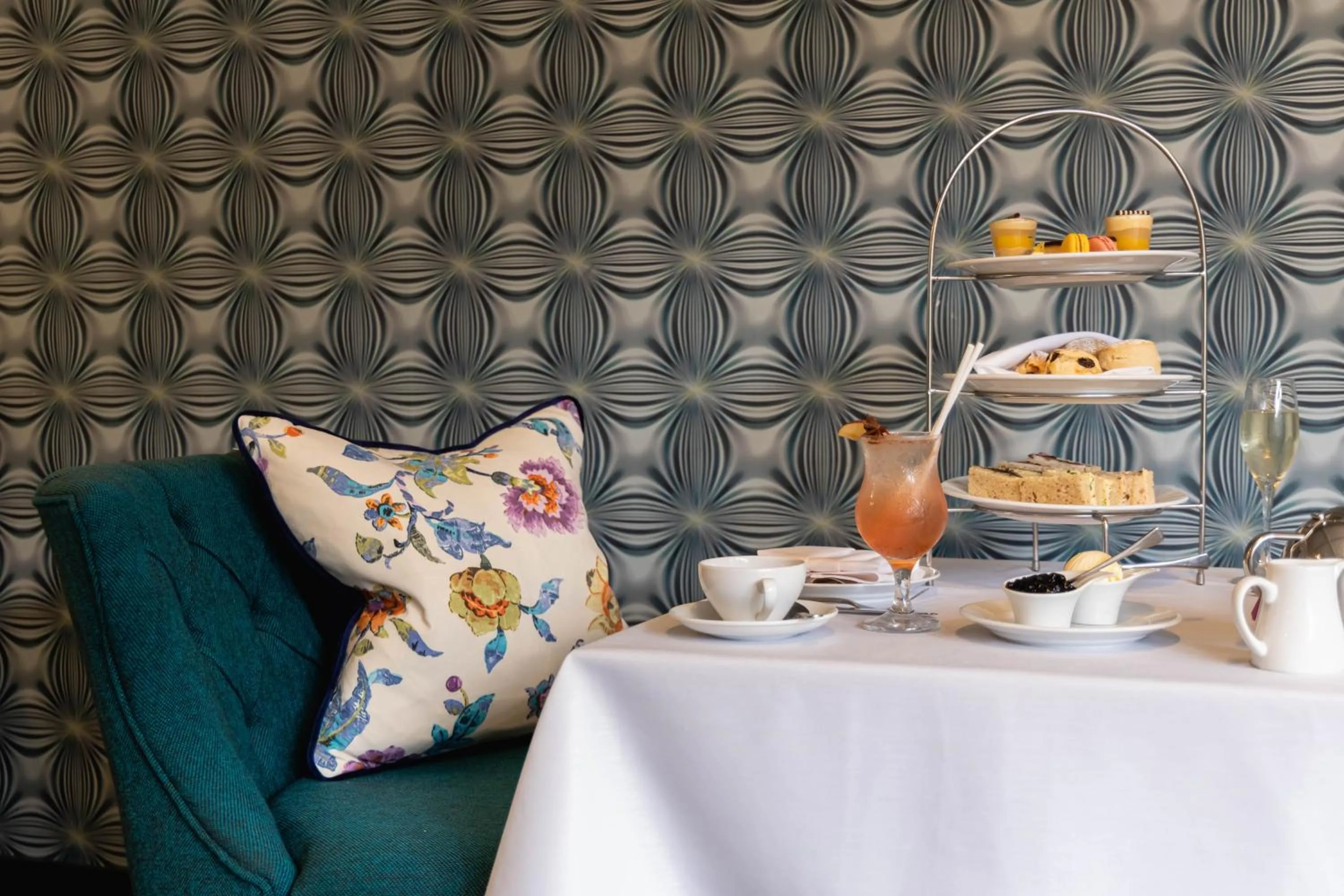 Lounge or bar in Rowhill Grange Hotel & Utopia Spa