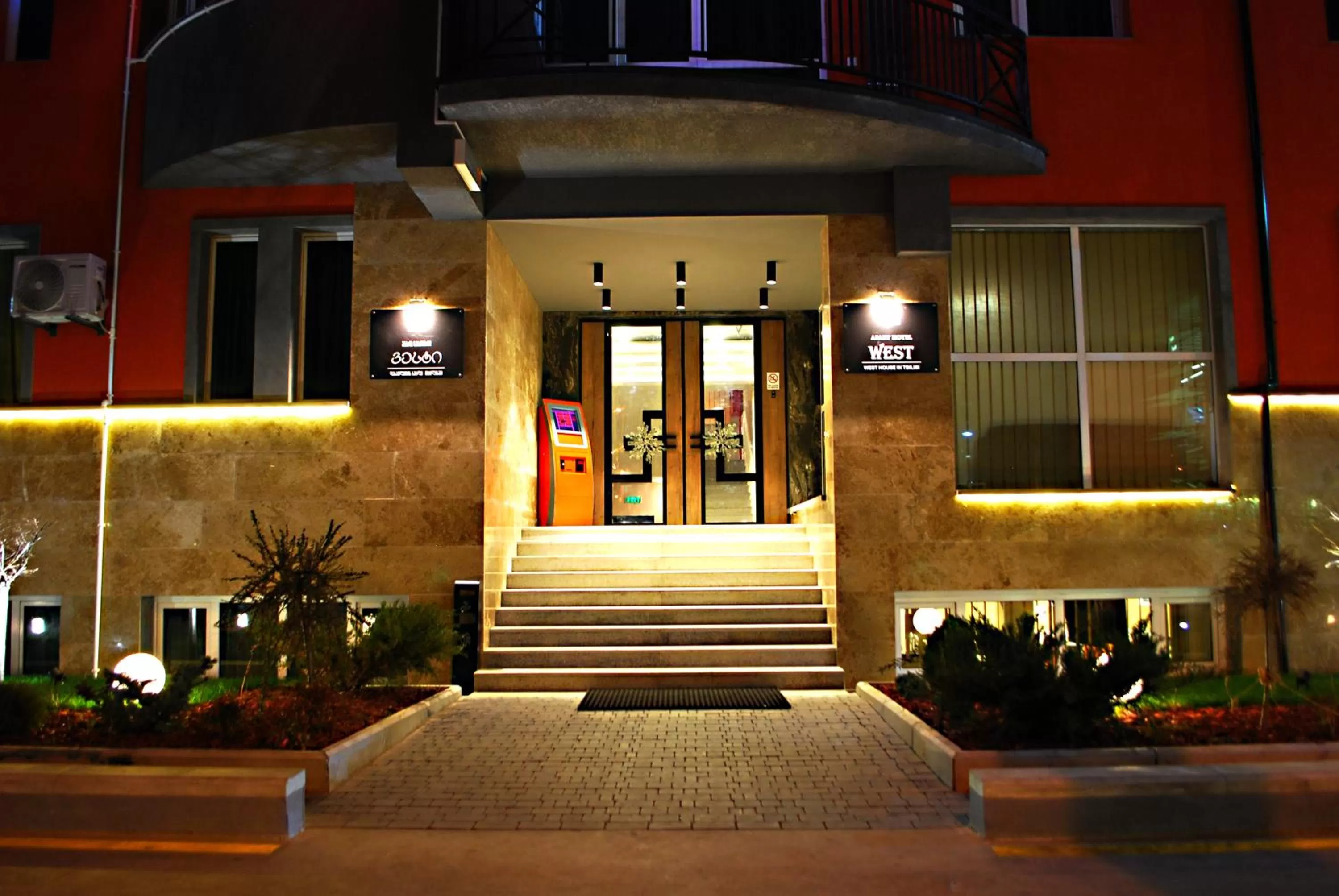 Facade/entrance in Apart Hotel West