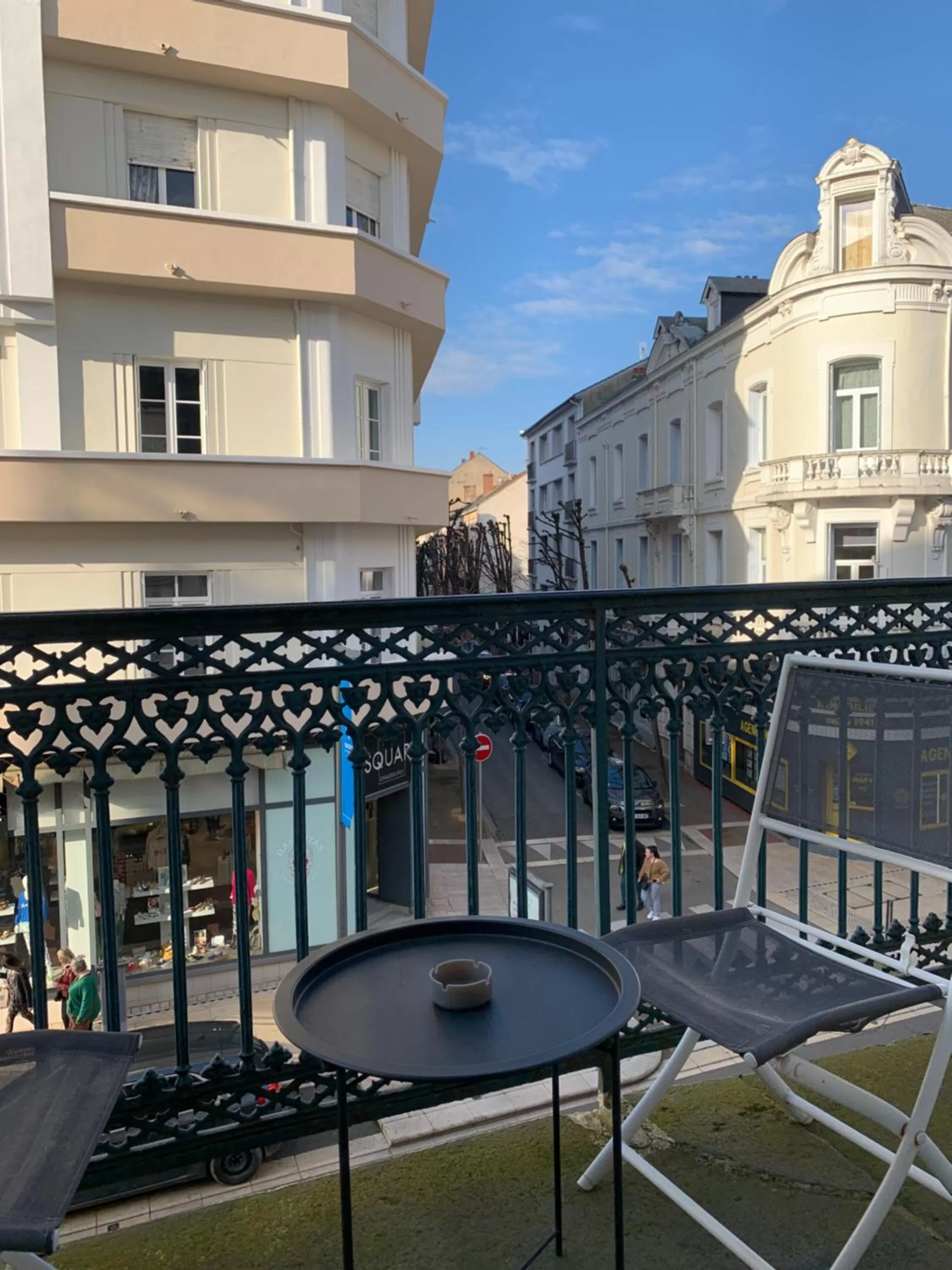 Balcony/Terrace in Hôtel & Restaurant Le Patio VICHY