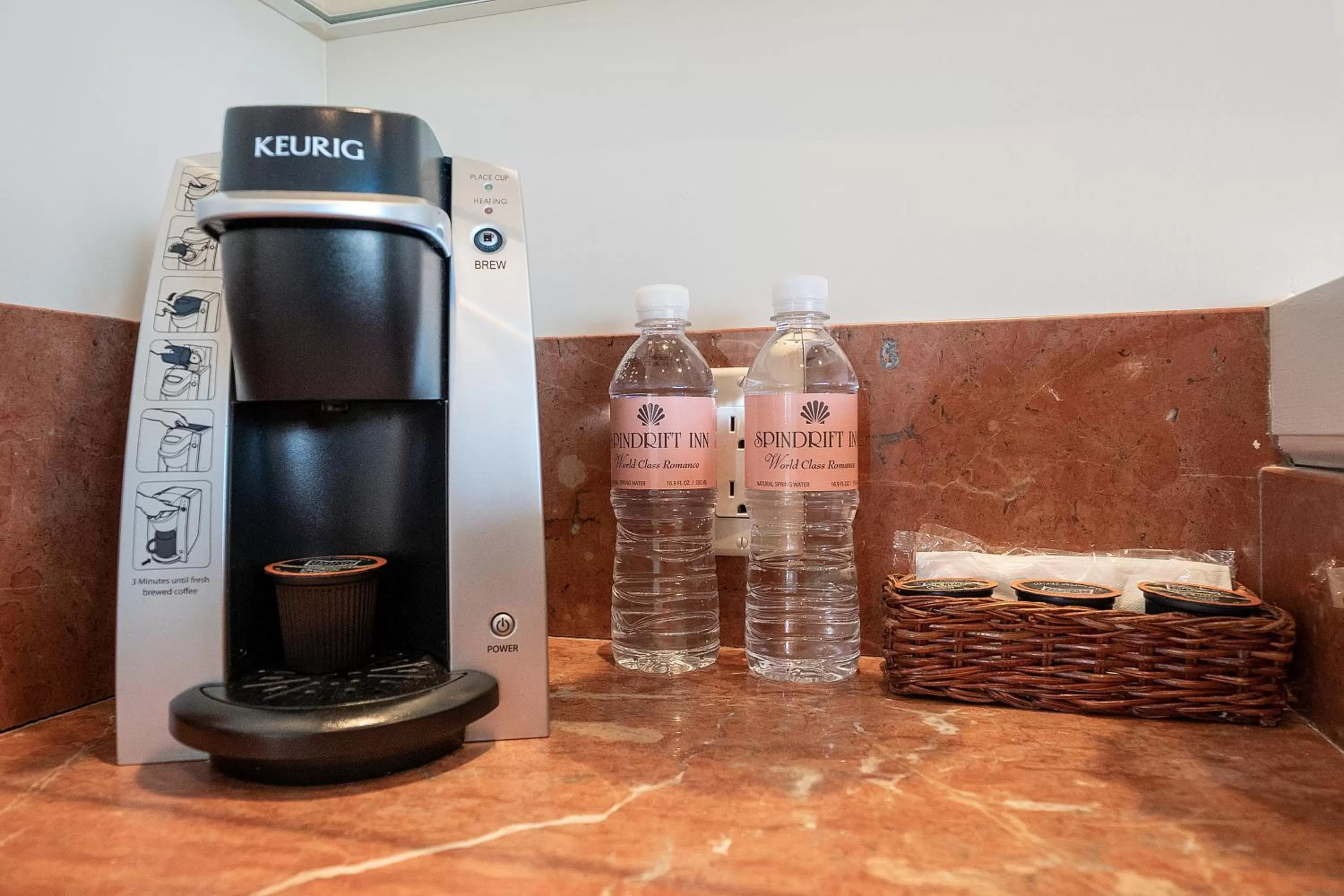 Coffee/tea facilities in Spindrift Inn