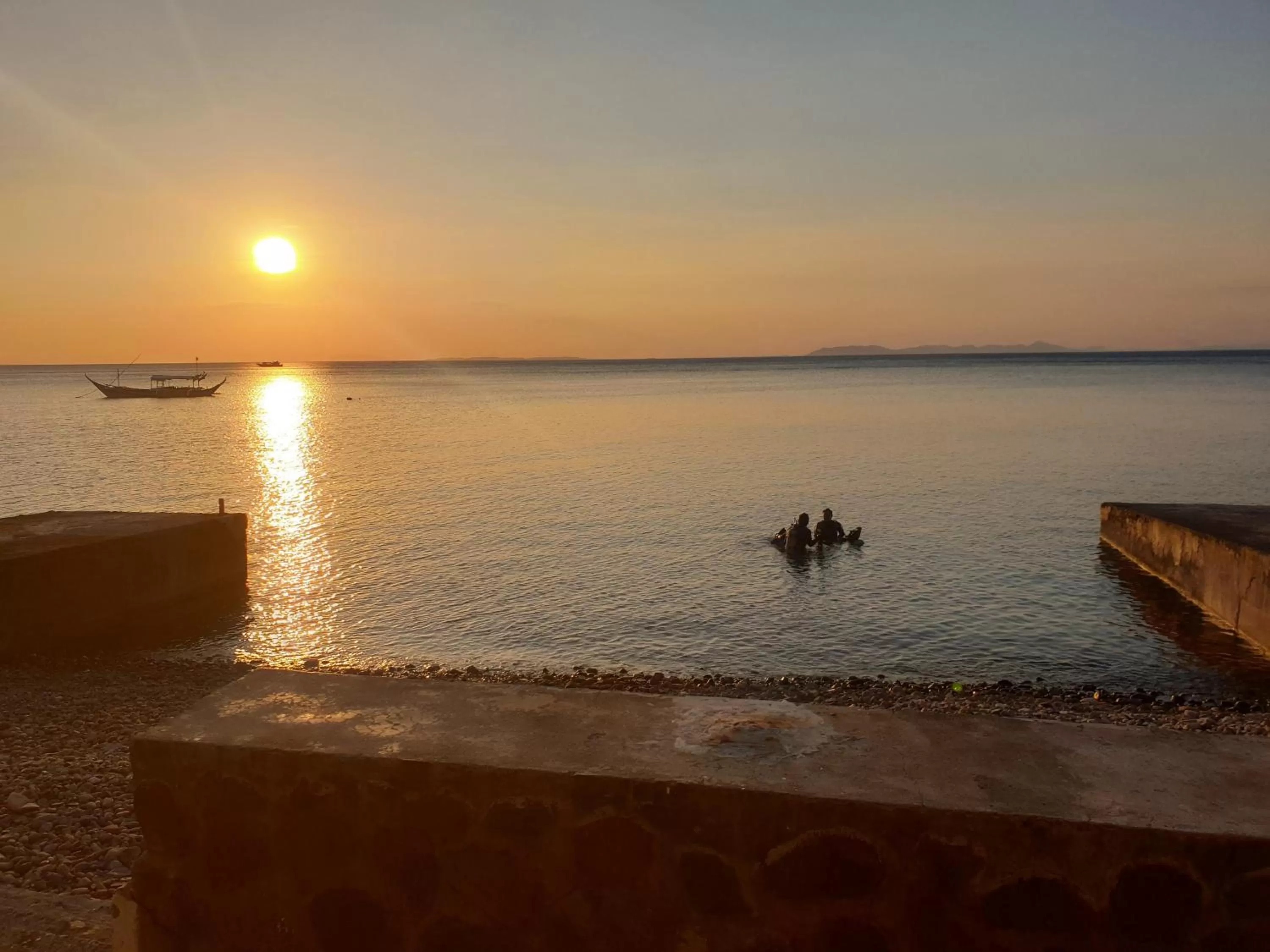 Sunrise/Sunset in Raya Del Sol Dive Resort
