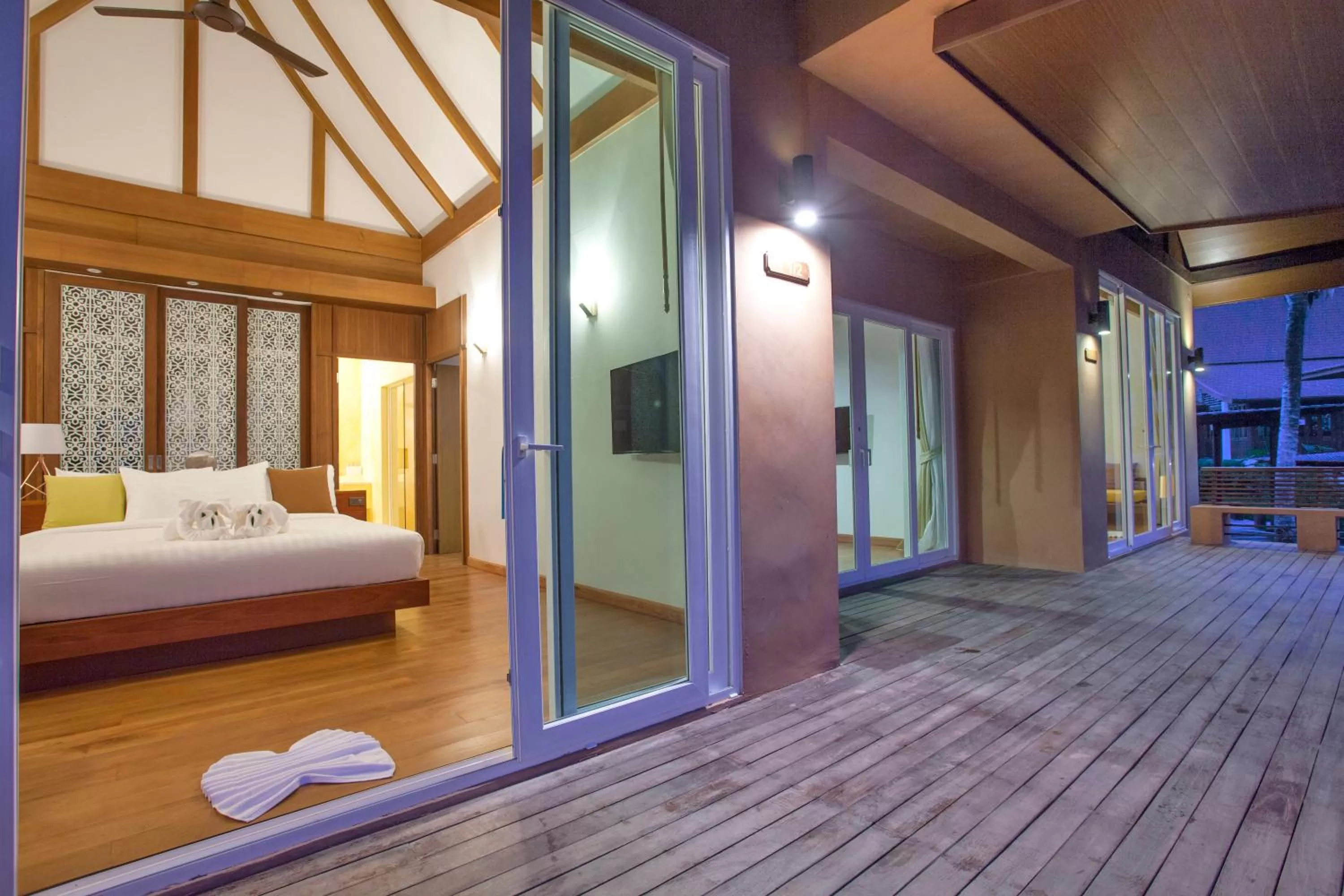 Facade/entrance, Bed in Koh Kood Paradise Beach