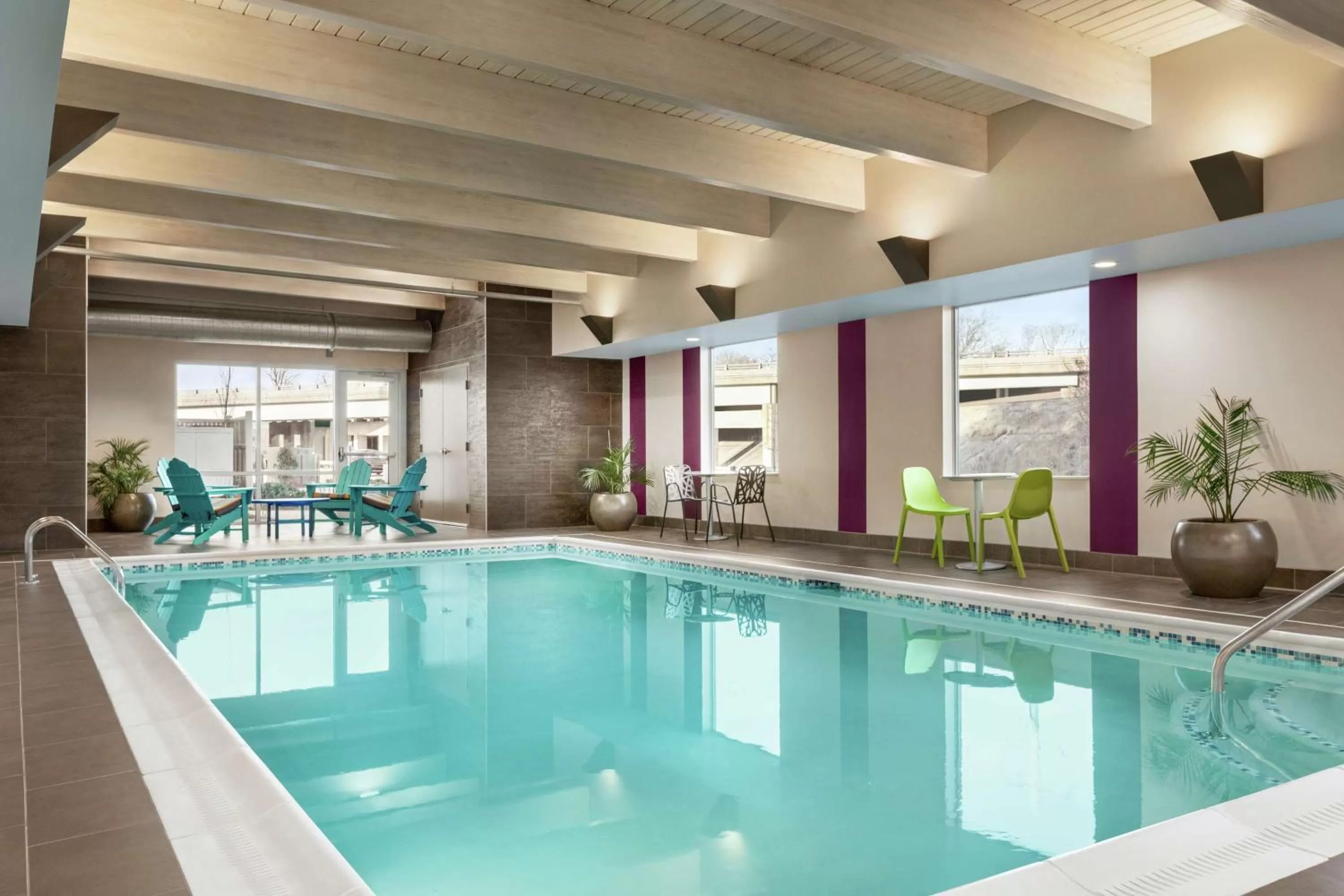 Swimming pool in Home2 Suites By Hilton Ridley Park Philadelphia Airport So