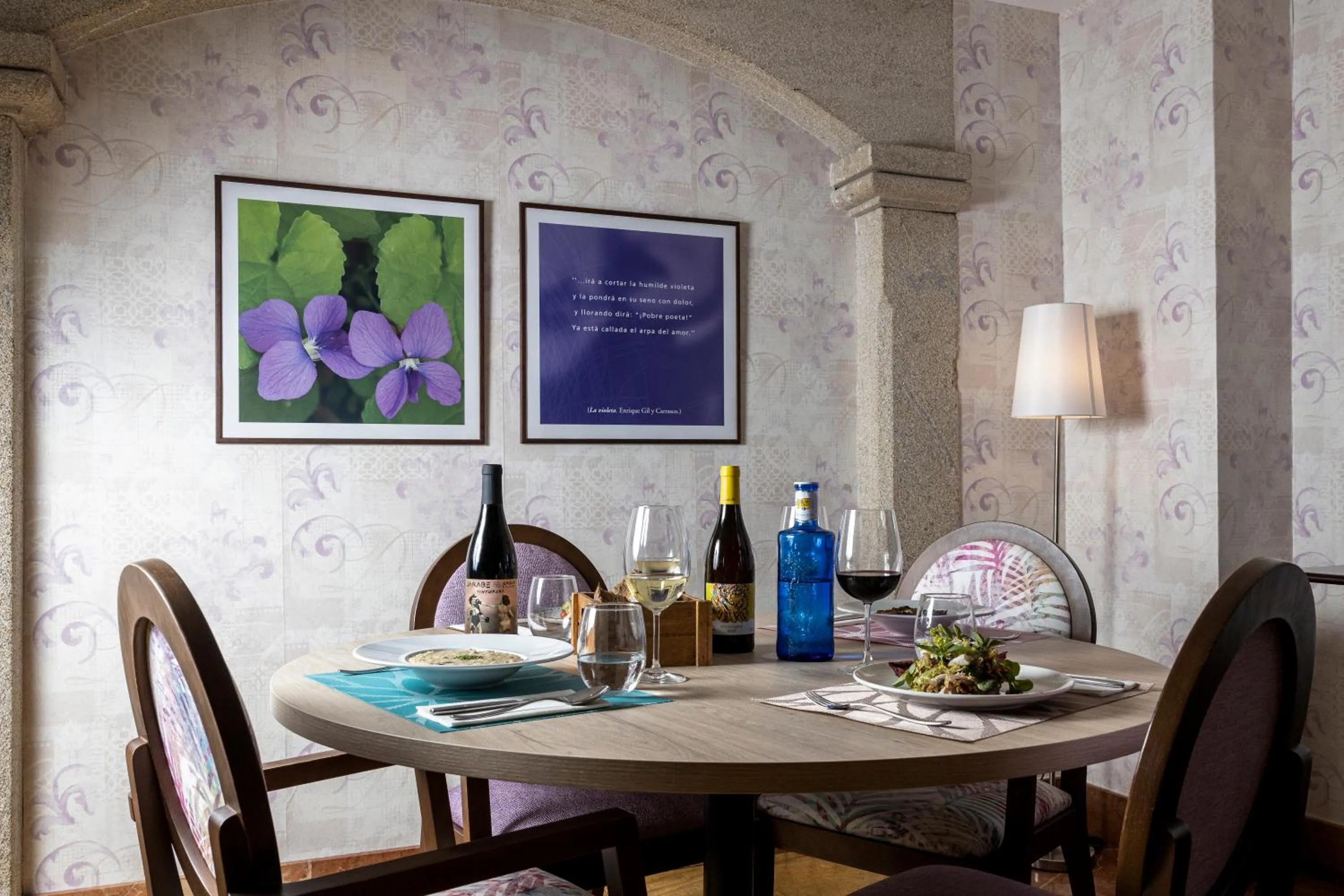 Restaurant/places to eat in Hotel Aroi Bierzo Plaza