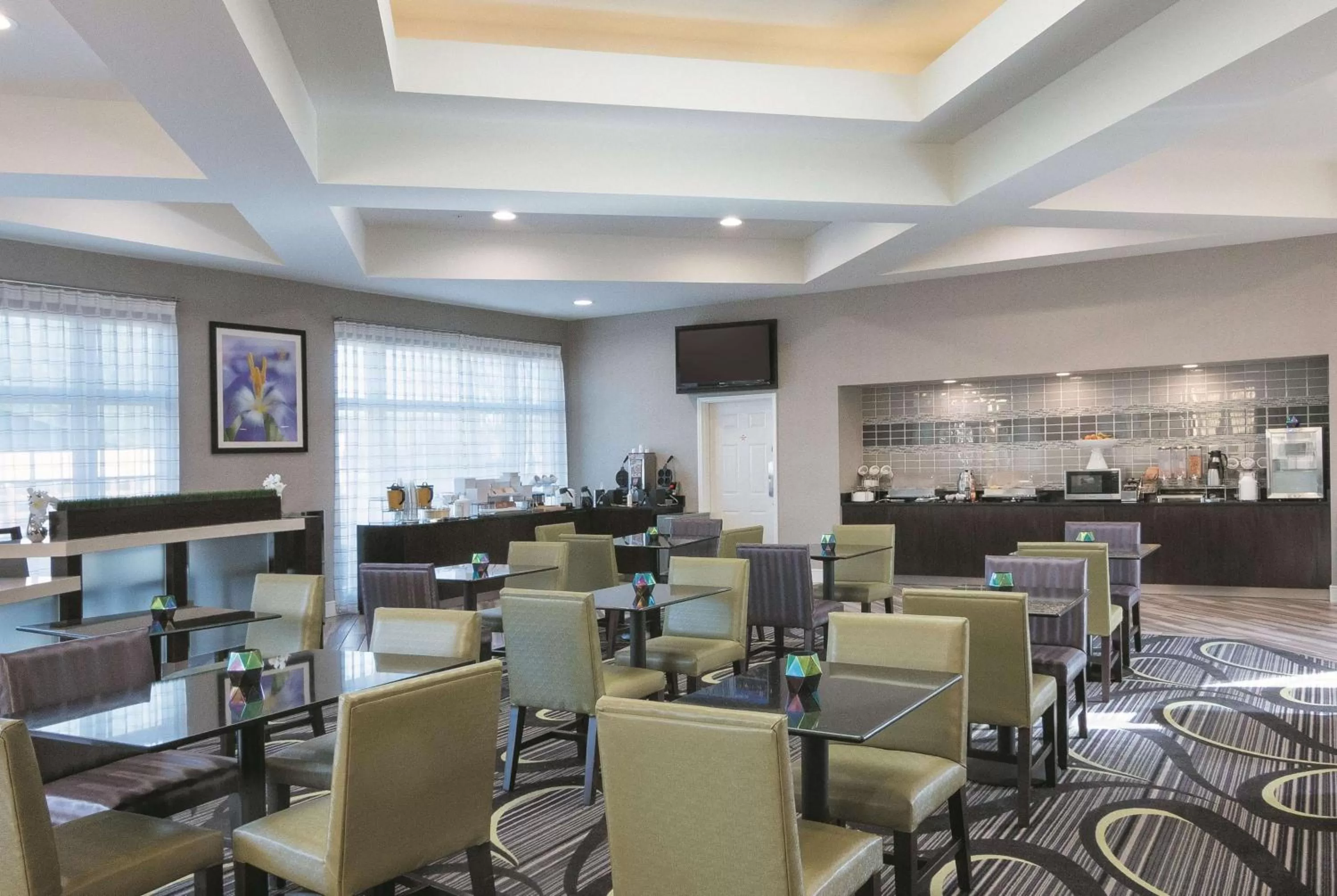 Restaurant/places to eat in La Quinta by Wyndham Orlando Airport North - Free Airport Shuttle!