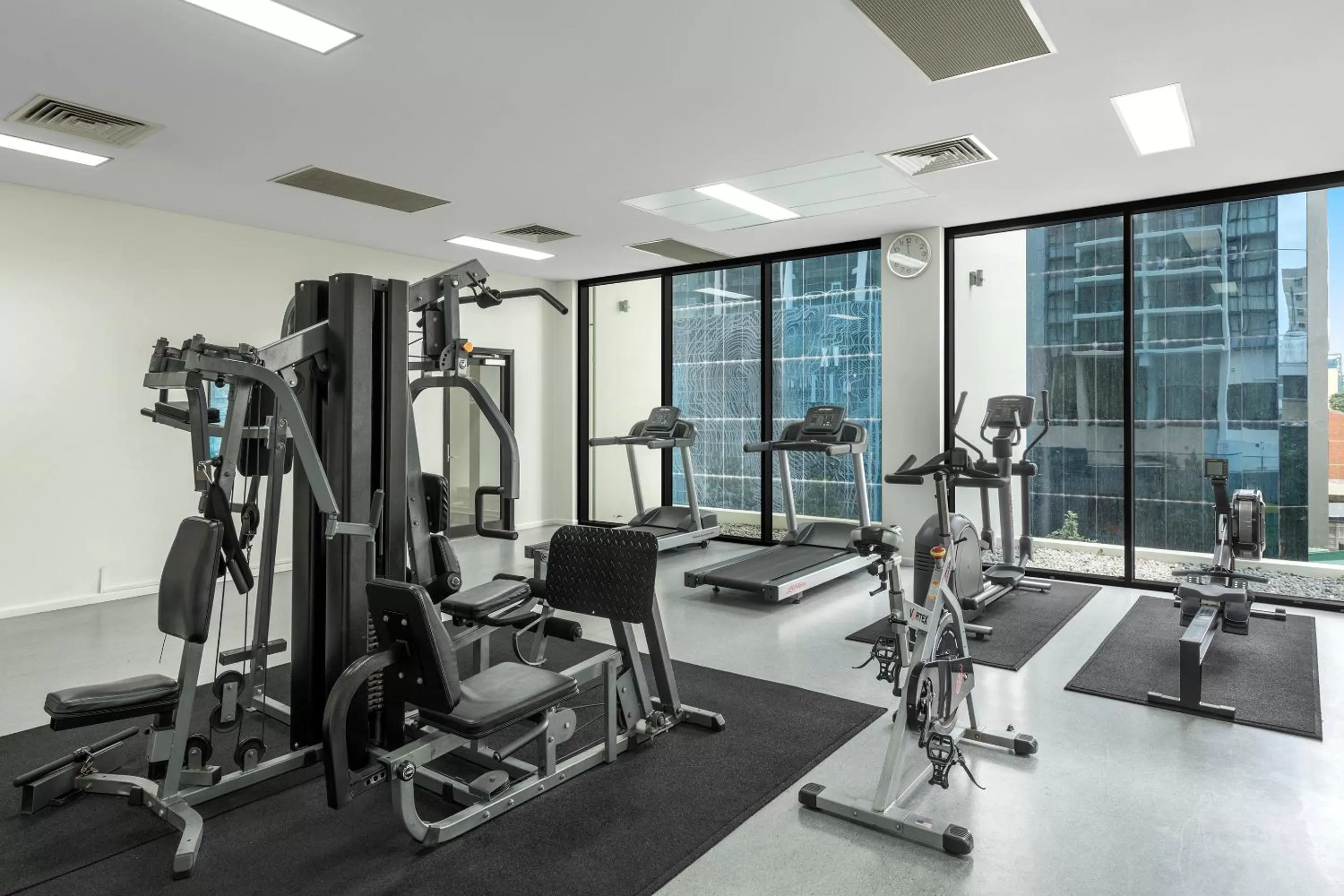 Fitness centre/facilities in Oaks Brisbane River City Suites