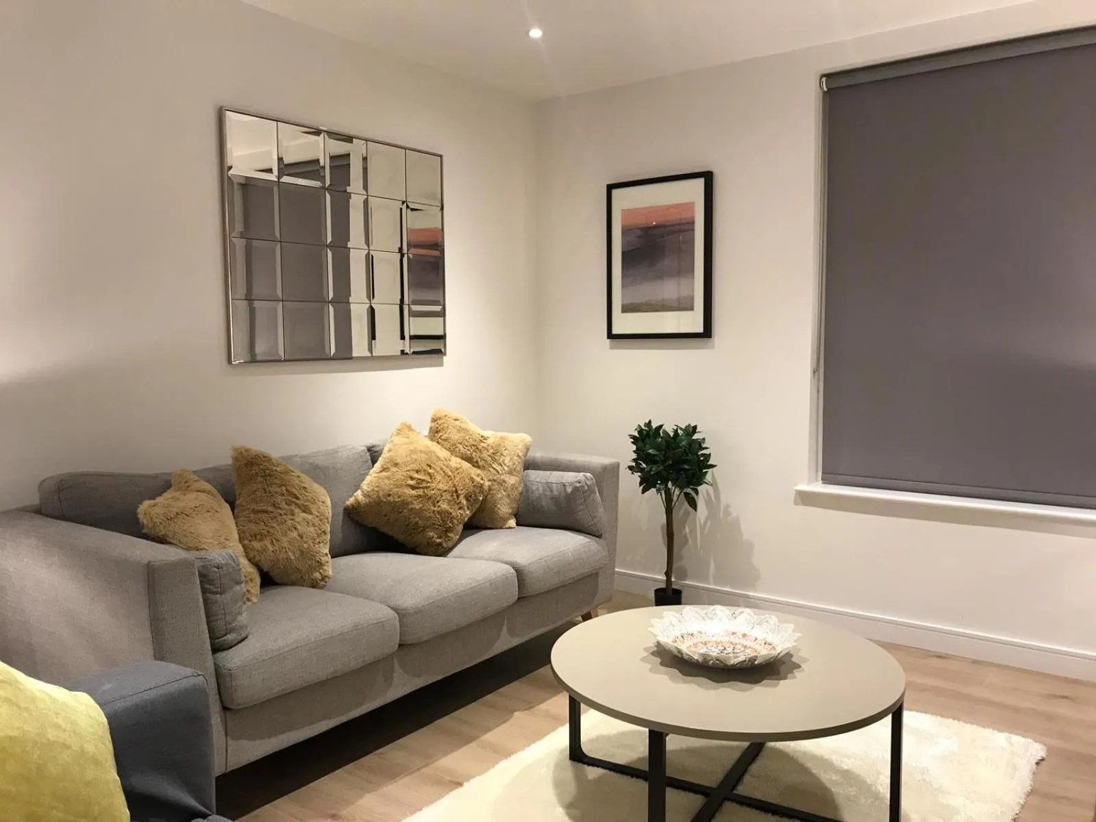 Living room, Seating Area in Kew Bridge Apartments