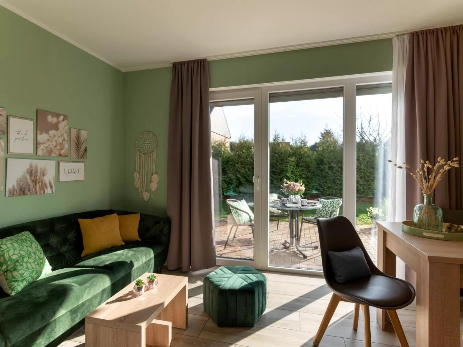 Seating Area in GLEUEL INN - digital hotel & serviced apartments & boardinghouse mit voll ausgestatteten Küchen