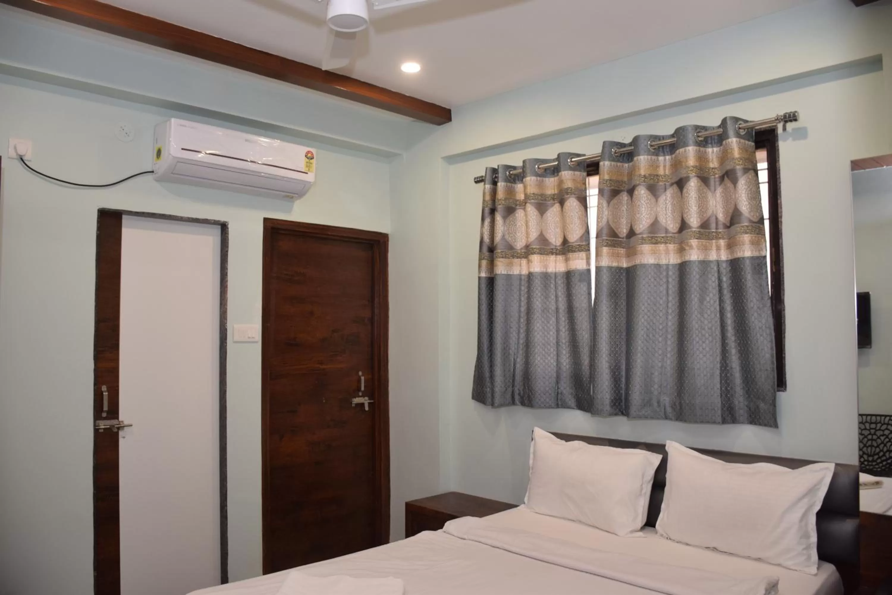 Bed in Shankar Residency, Akkalkot