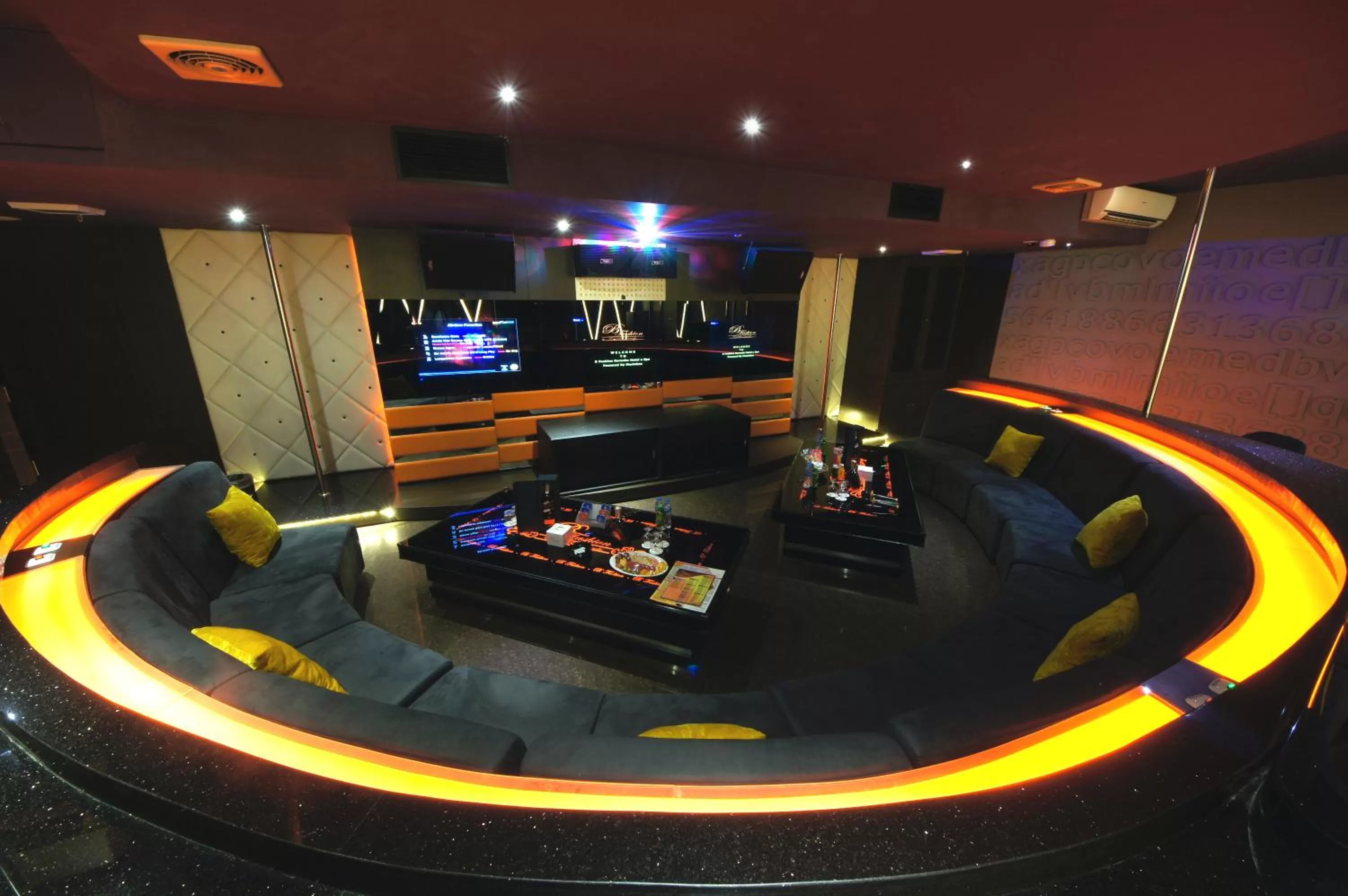 Nightclub / DJ in B Fashion Hotel