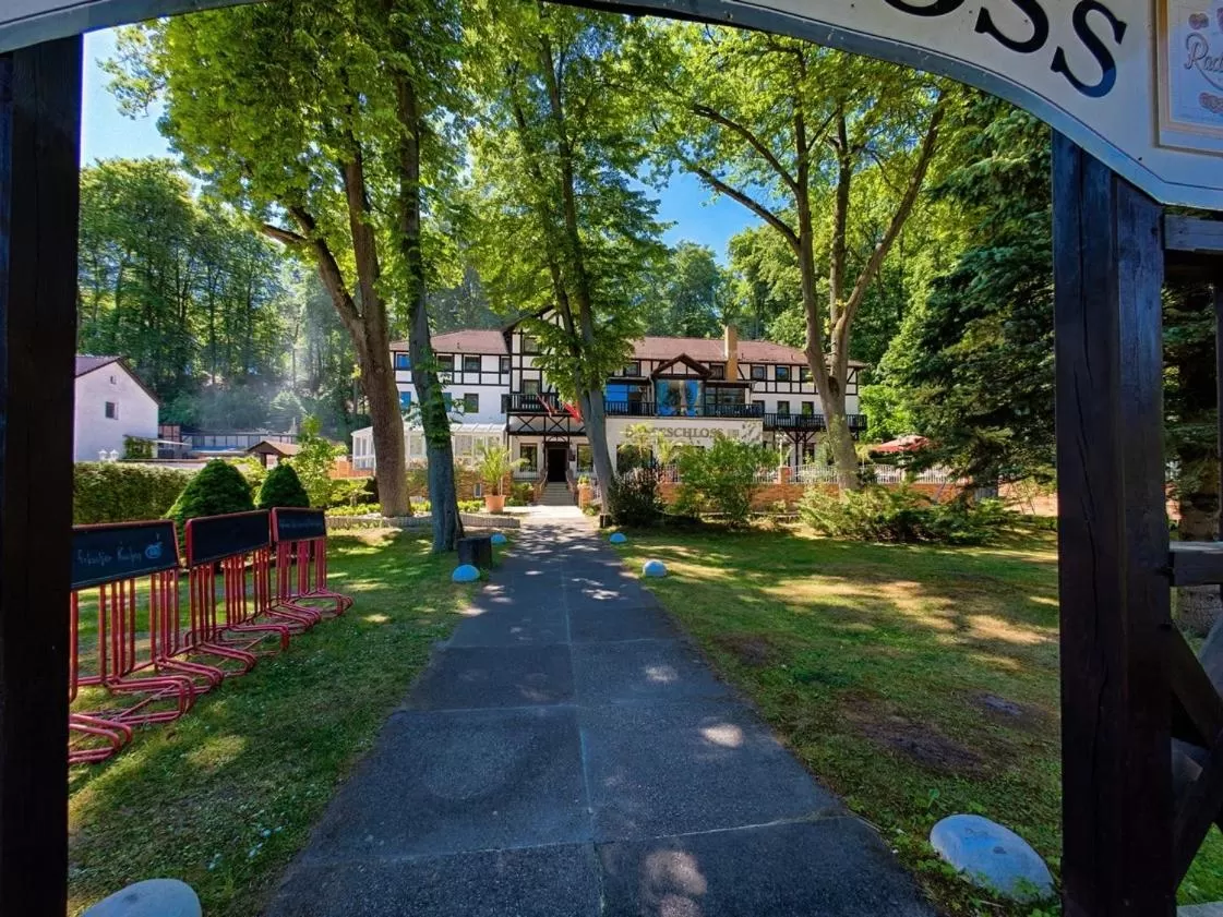 Property building in Seeschloß