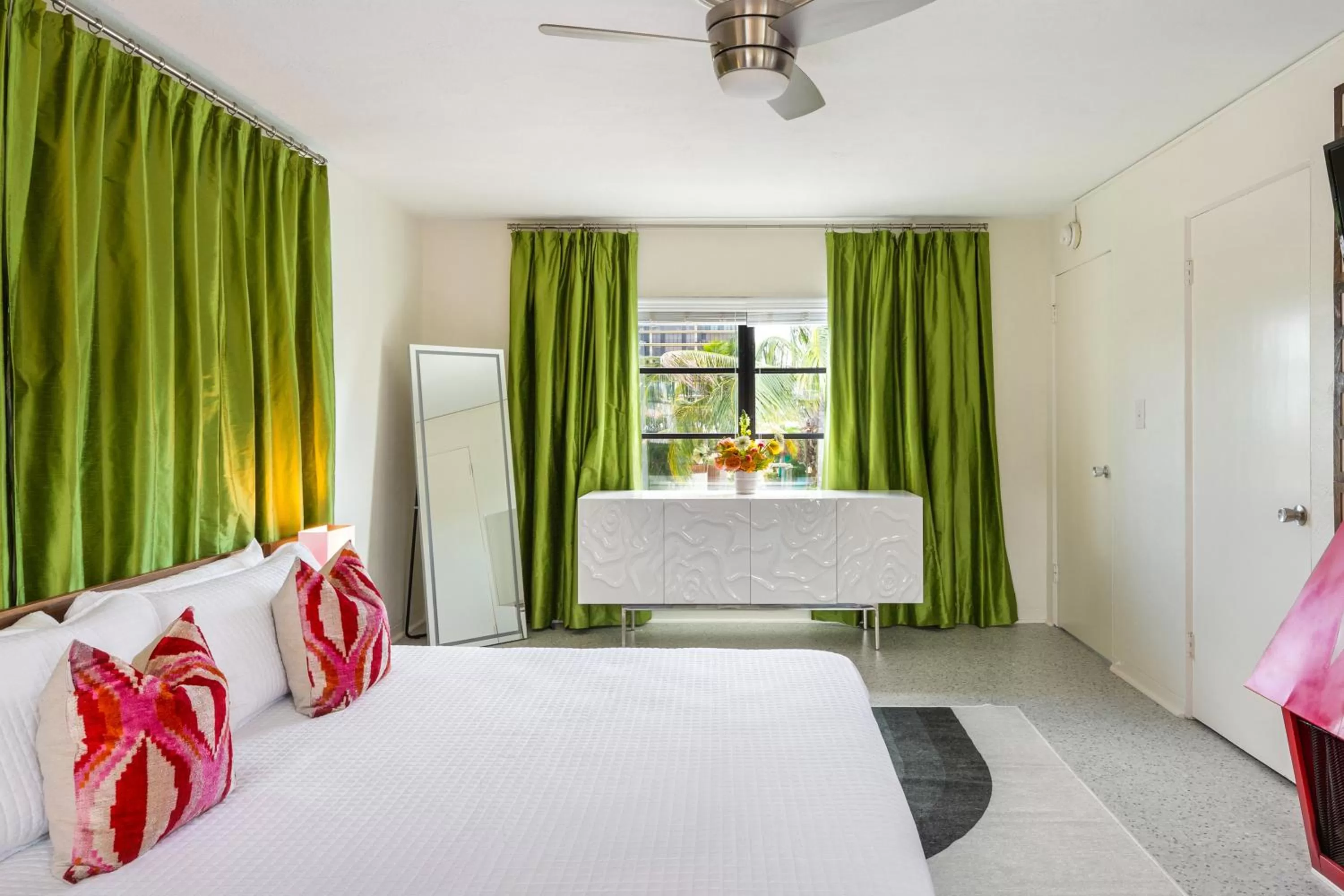 Bedroom in Sunset Inn and Cottages