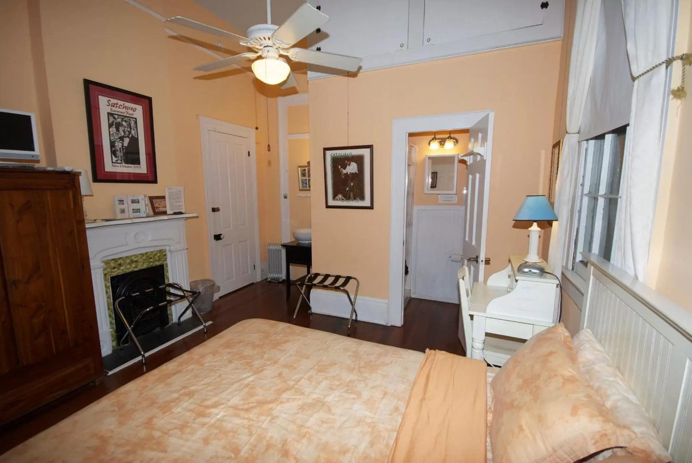 Queen Room in The Burgundy Bed and Breakfast Queen Room in The Burgundy Bed and Breakfast