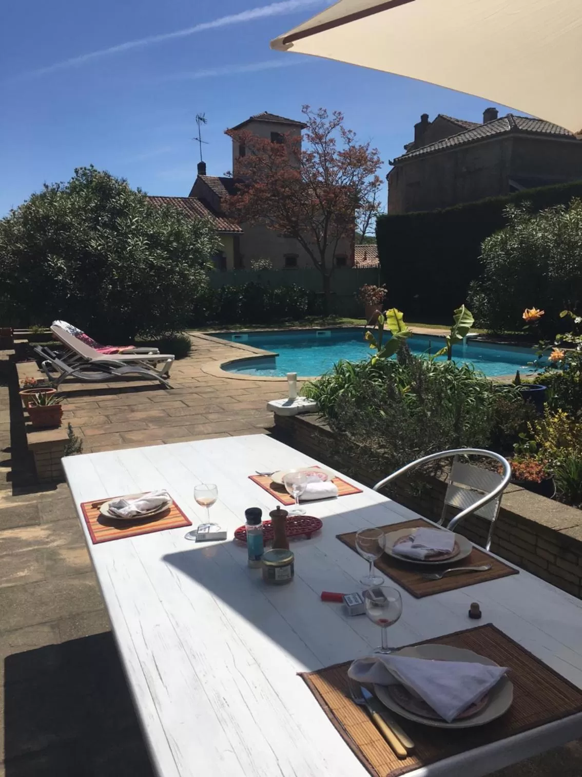 Garden view in Chambres d'Hôtes Le Mas