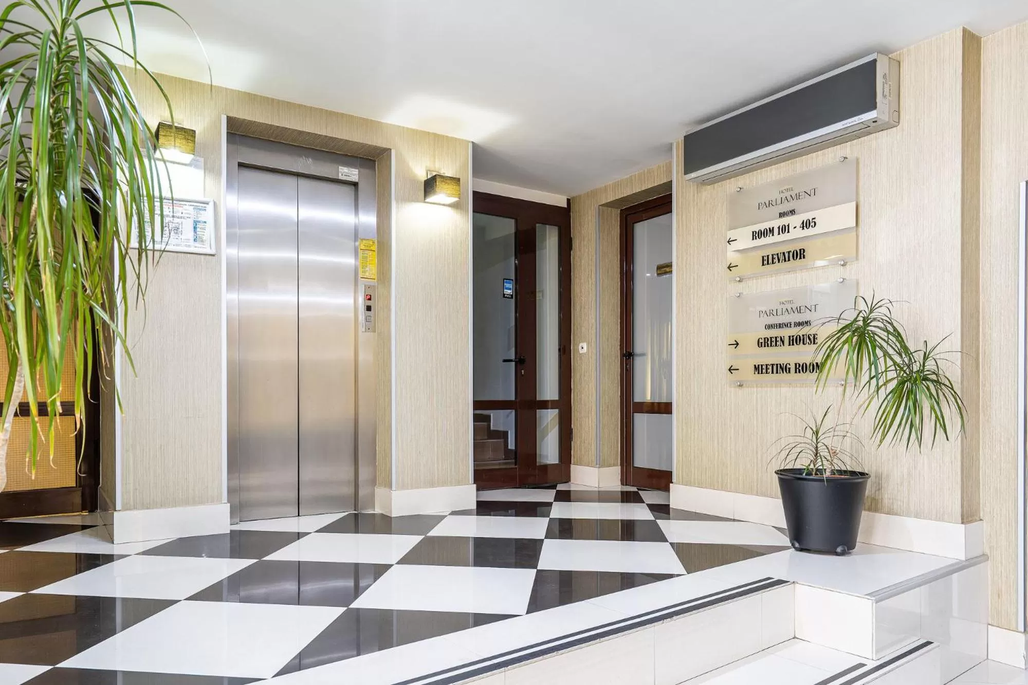 Lobby or reception in Hotel Parliament