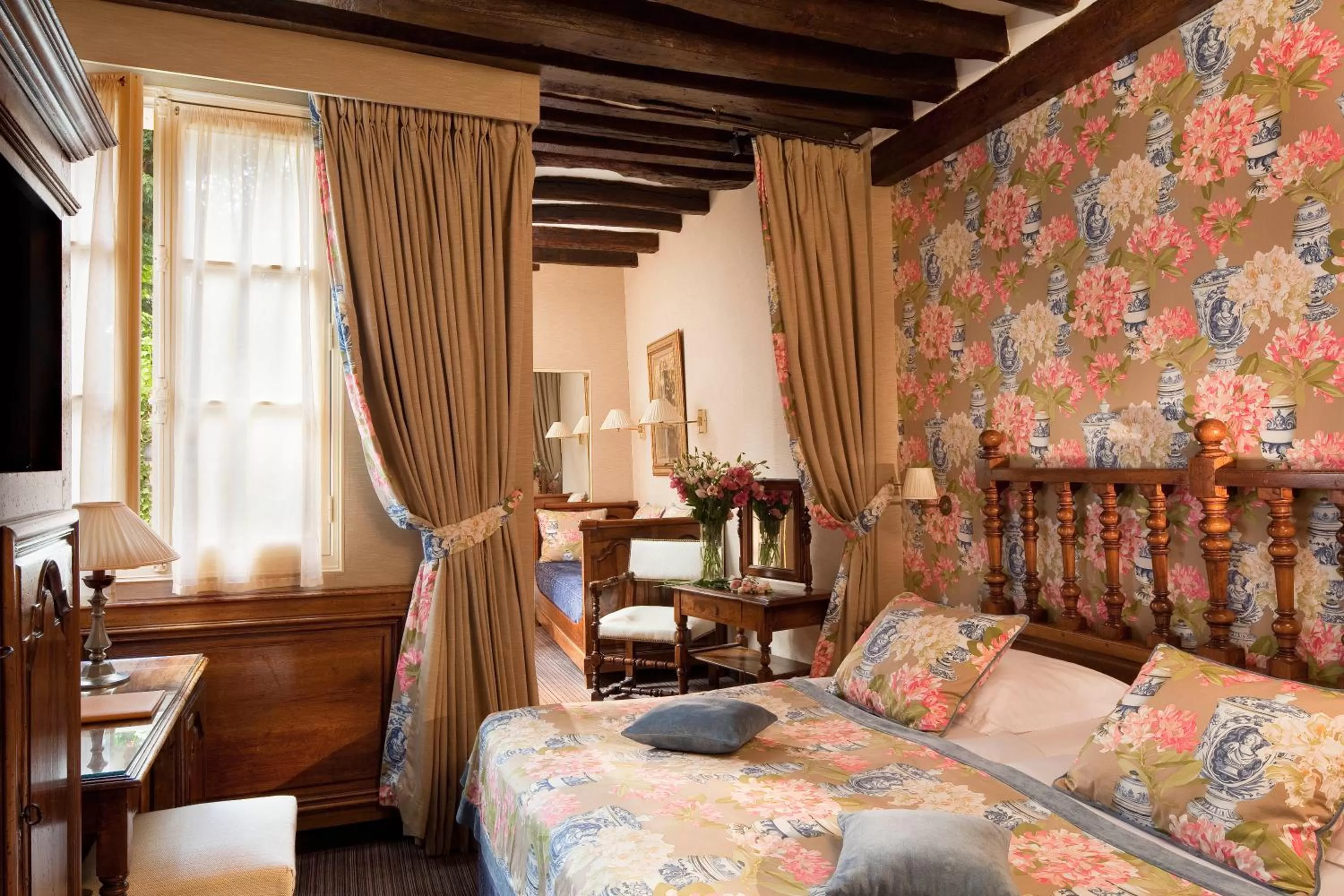 Bedroom, Bed in Hotel Left Bank Saint Germain