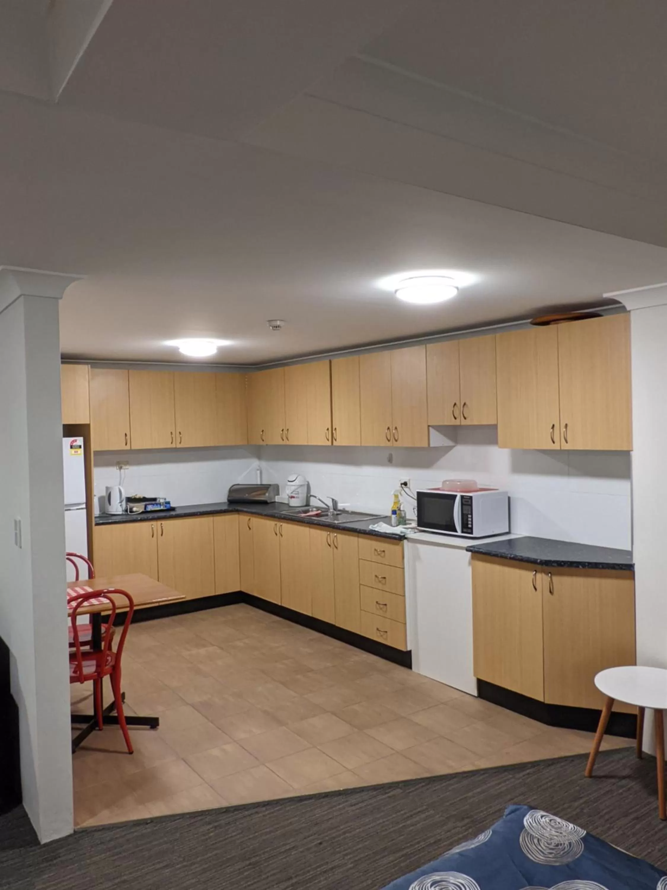 Kitchen or kitchenette in Arena Hotel (formerly Sleep Express Motel)