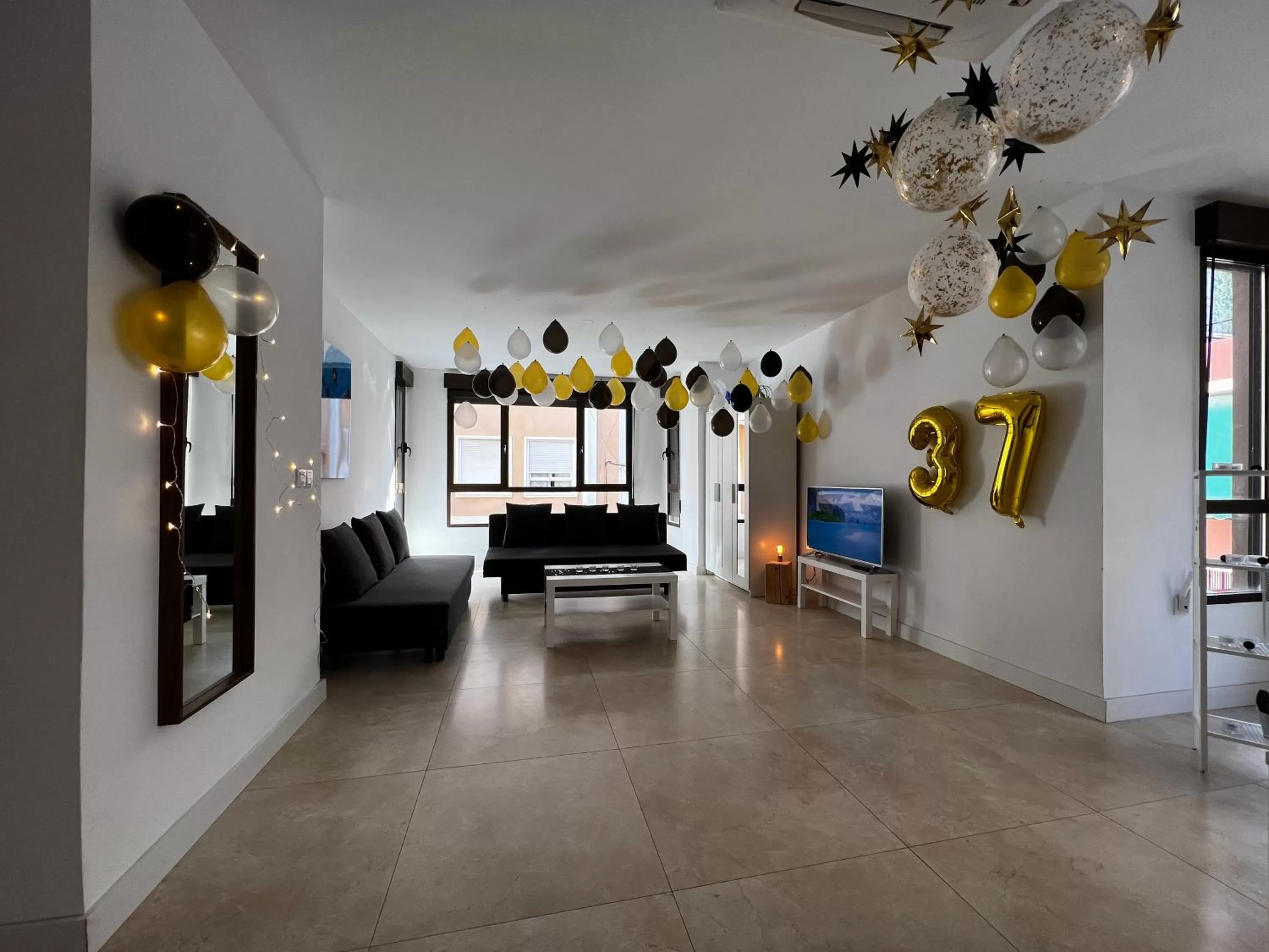 TV and multimedia in Soho Boho Apartments - with sunny rooftop terrace and fiber optic internet