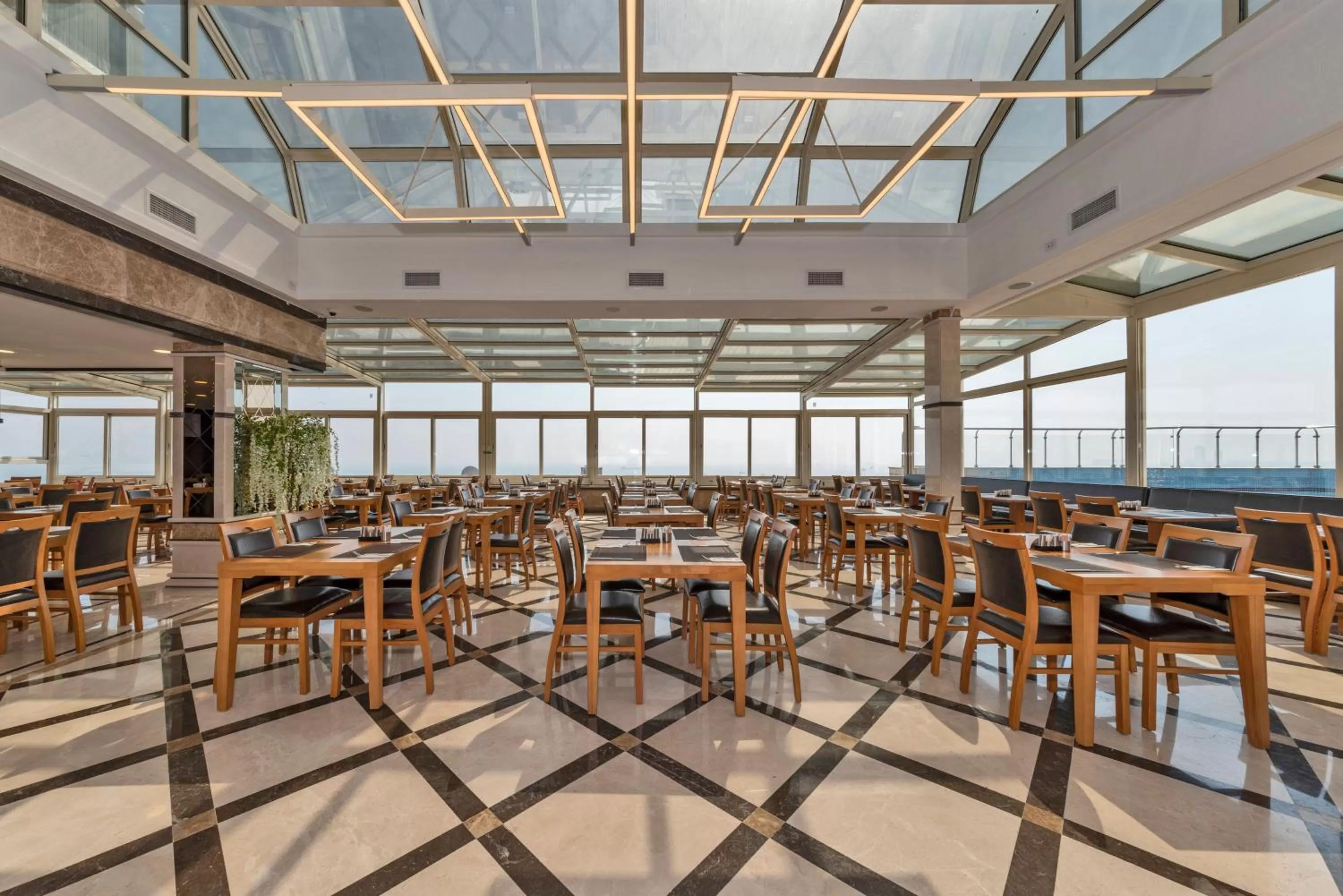 Restaurant/places to eat in Piya Sport Hotel