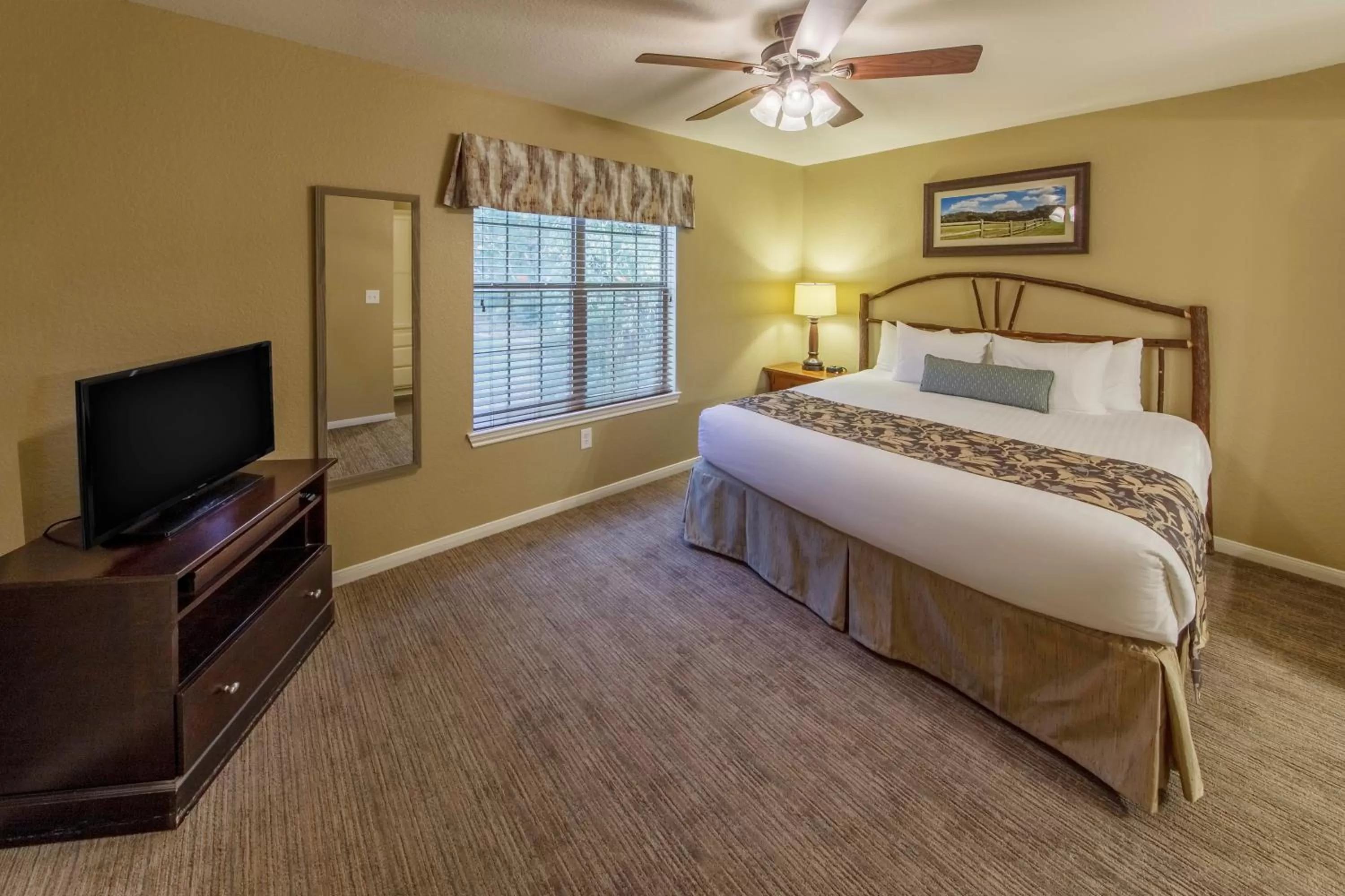 Photo of the whole room, Bed in Holiday Inn Club Vacations Piney Shores Resort at Lake Conroe
