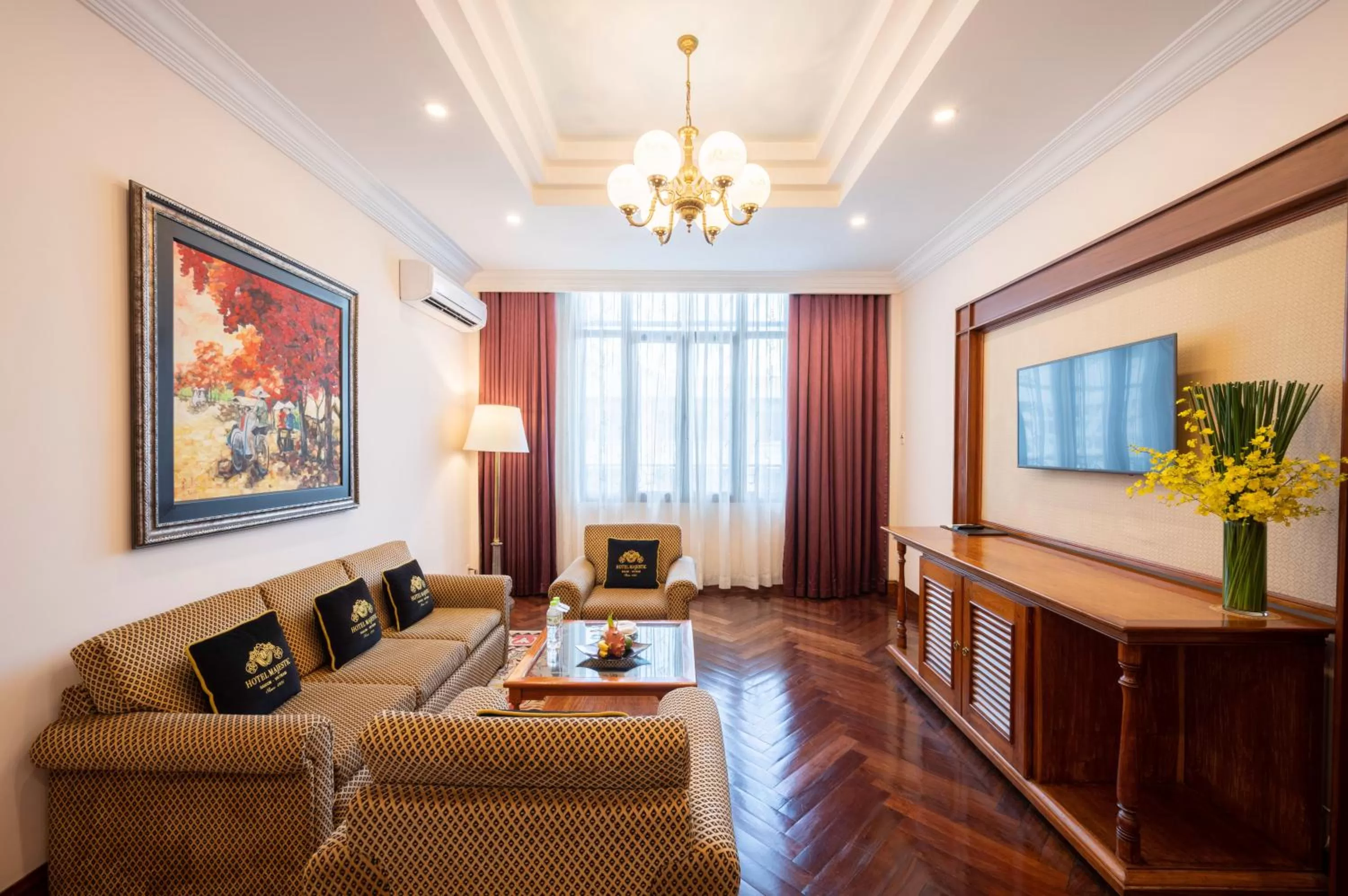 Living room in Hotel Majestic Saigon