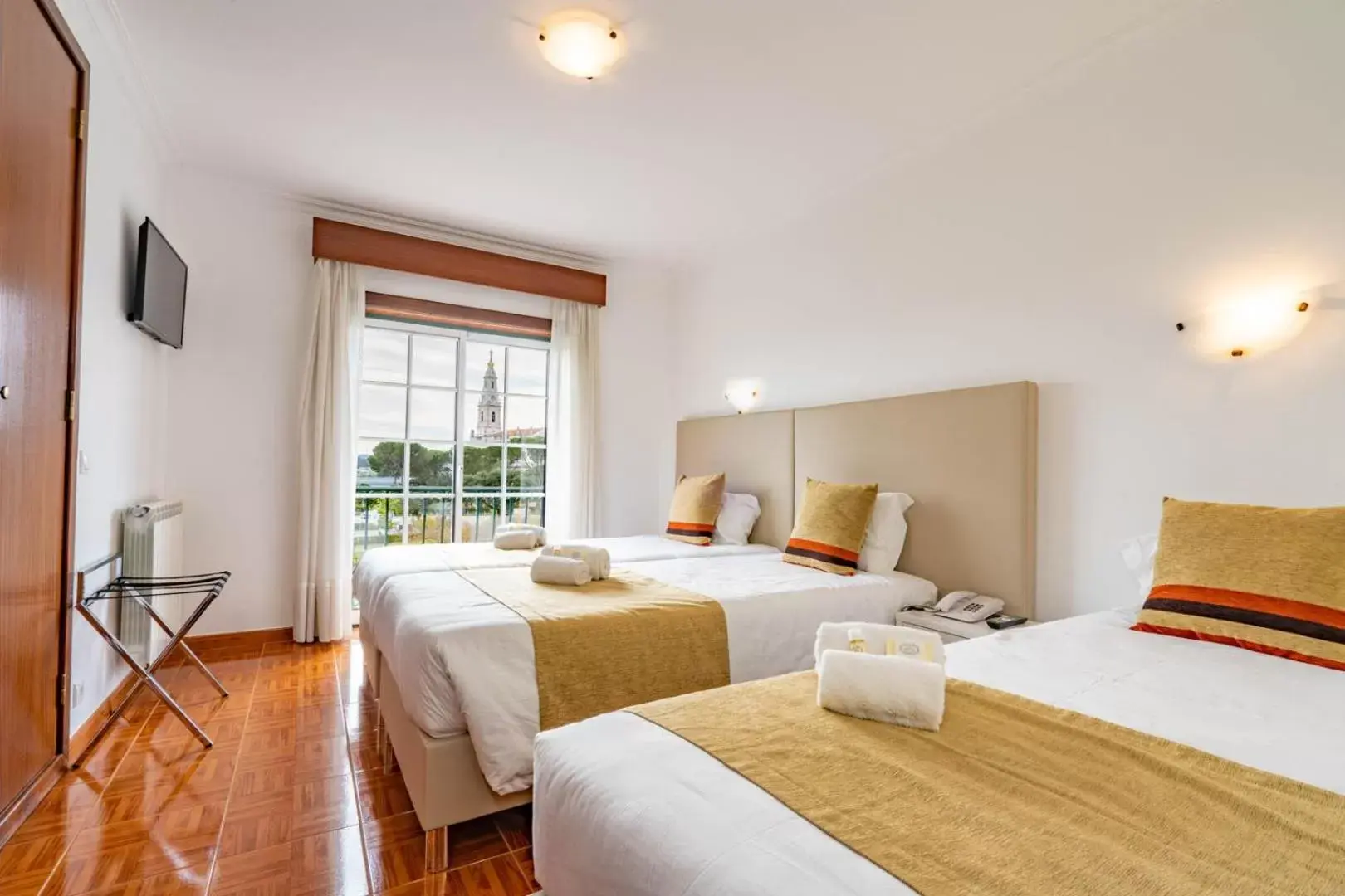 Triple Room in Hotel Padre Pio by Umbral Triple Room in Hotel Padre Pio by Umbral