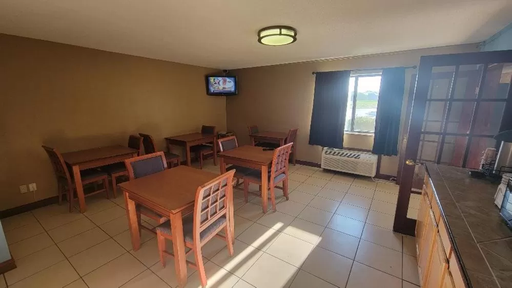 Breakfast, Restaurant/Places to Eat in Rodeway Inn Huntington