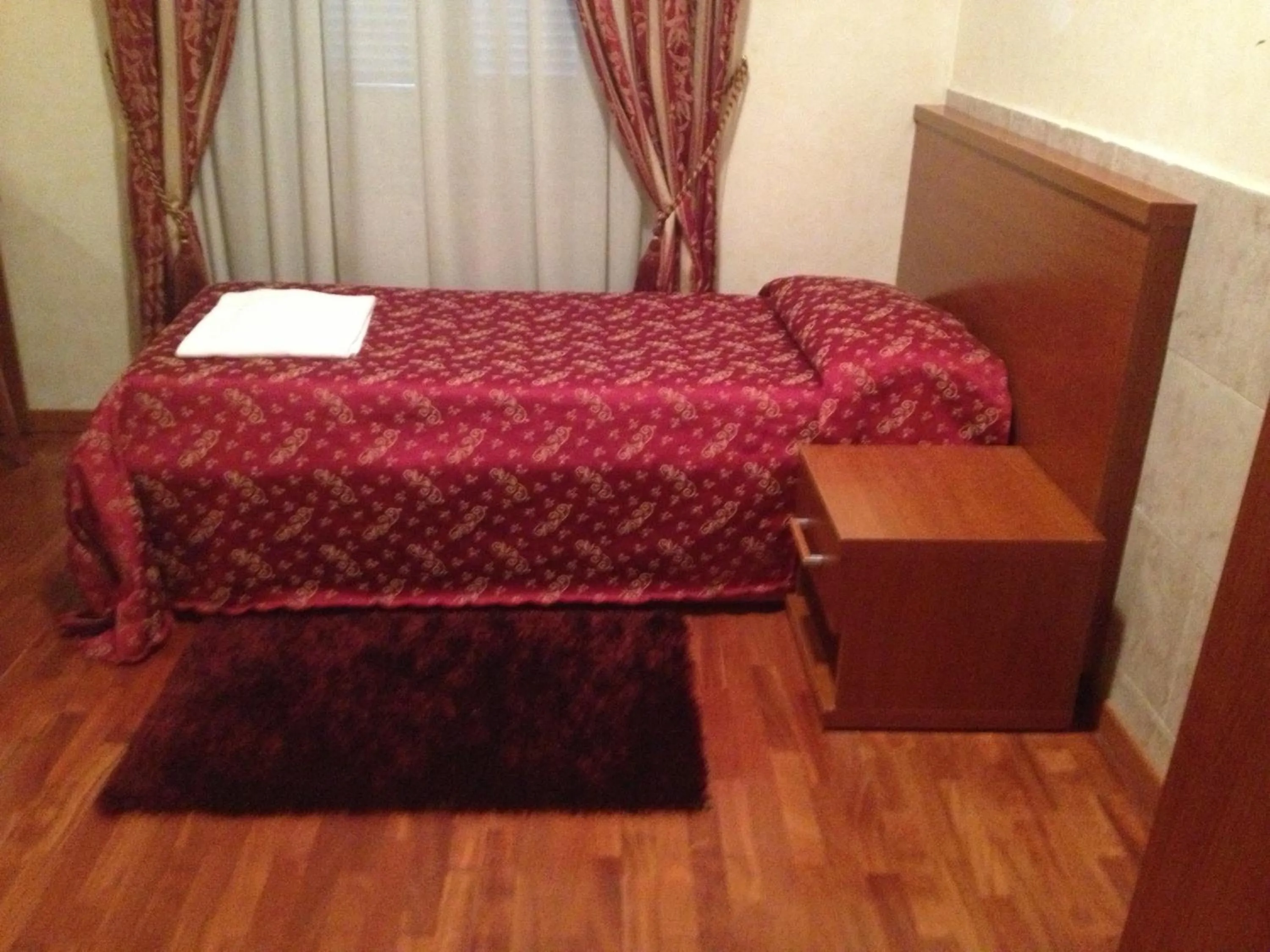 Bed in Toffa Place In Rome