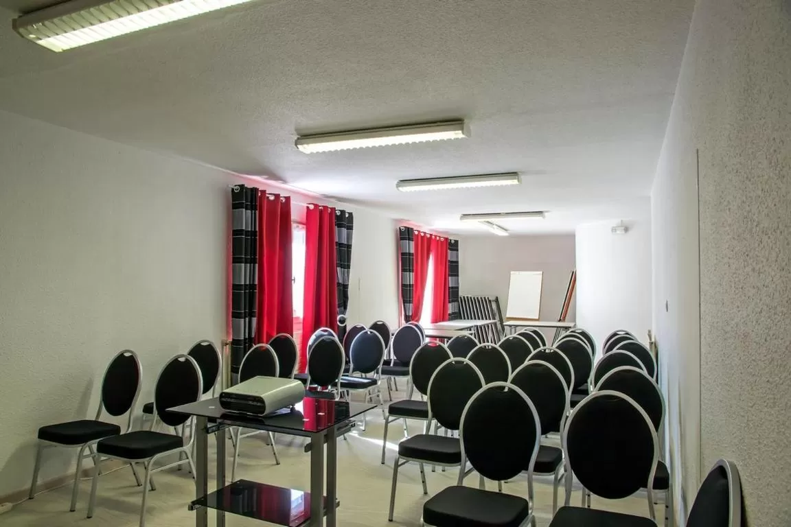Meeting/conference room in The Originals City, Hôtel La Siesta, Annonay Est