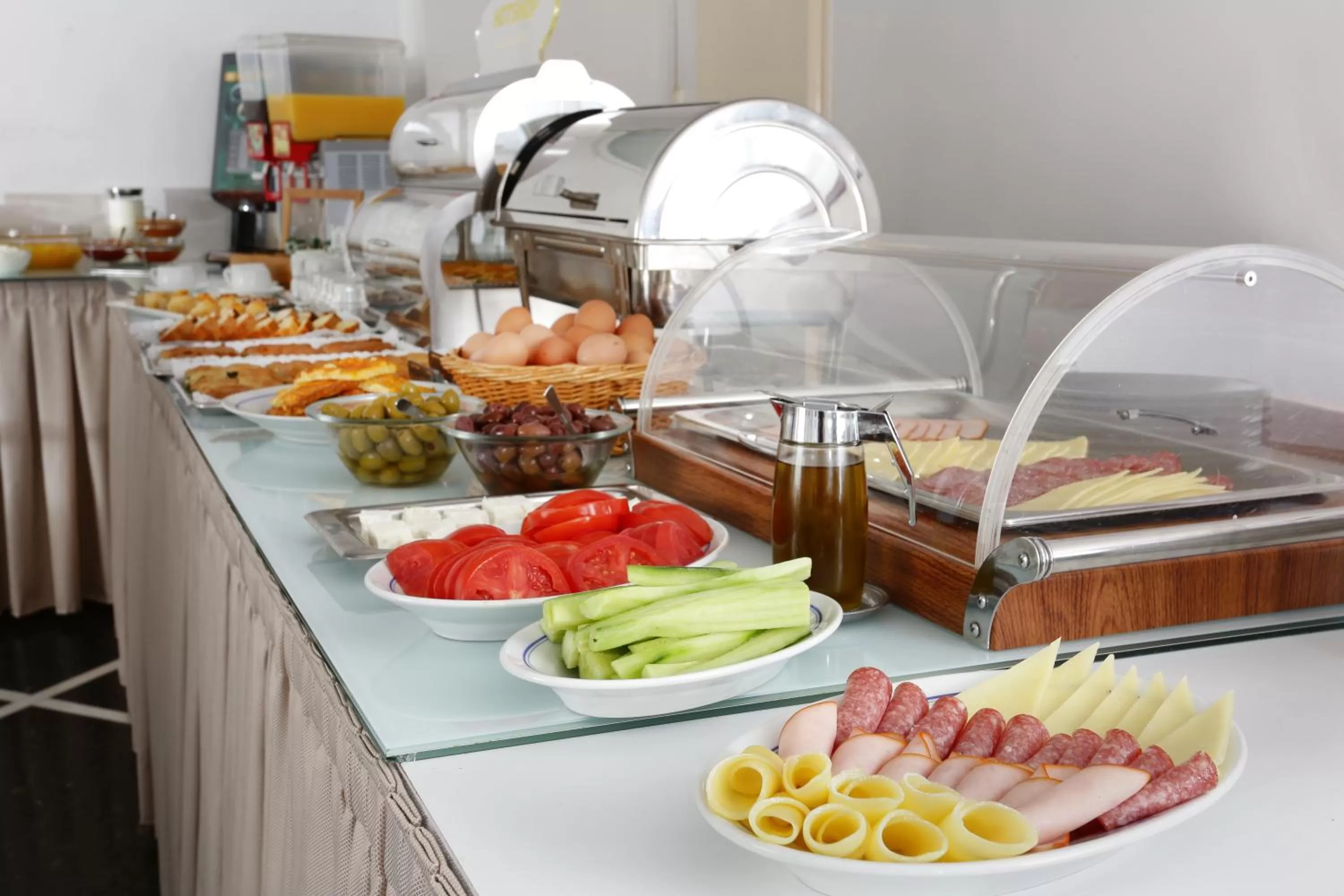 Restaurant/places to eat in Attalos Hotel