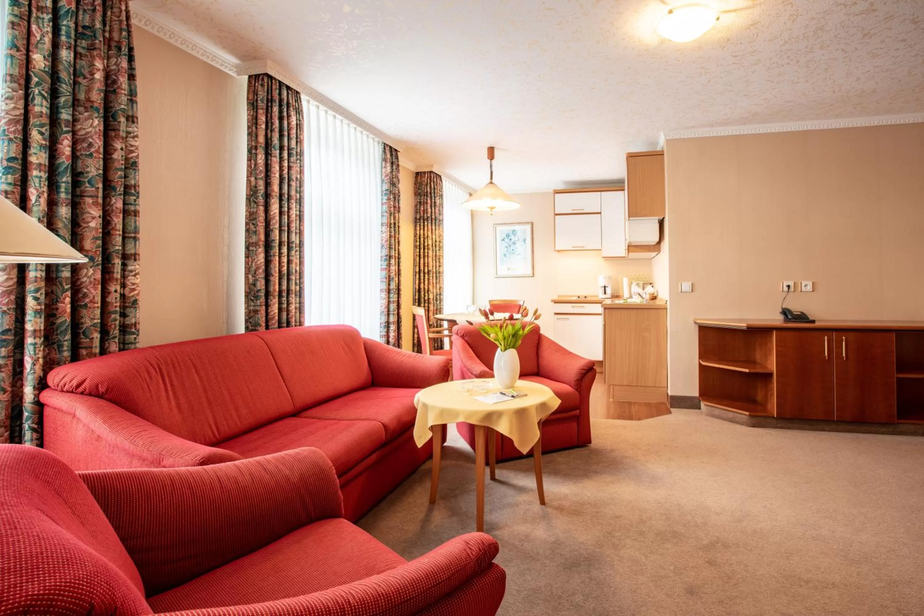 Kitchen or kitchenette, Seating Area in Aparthotel Hohenzollern